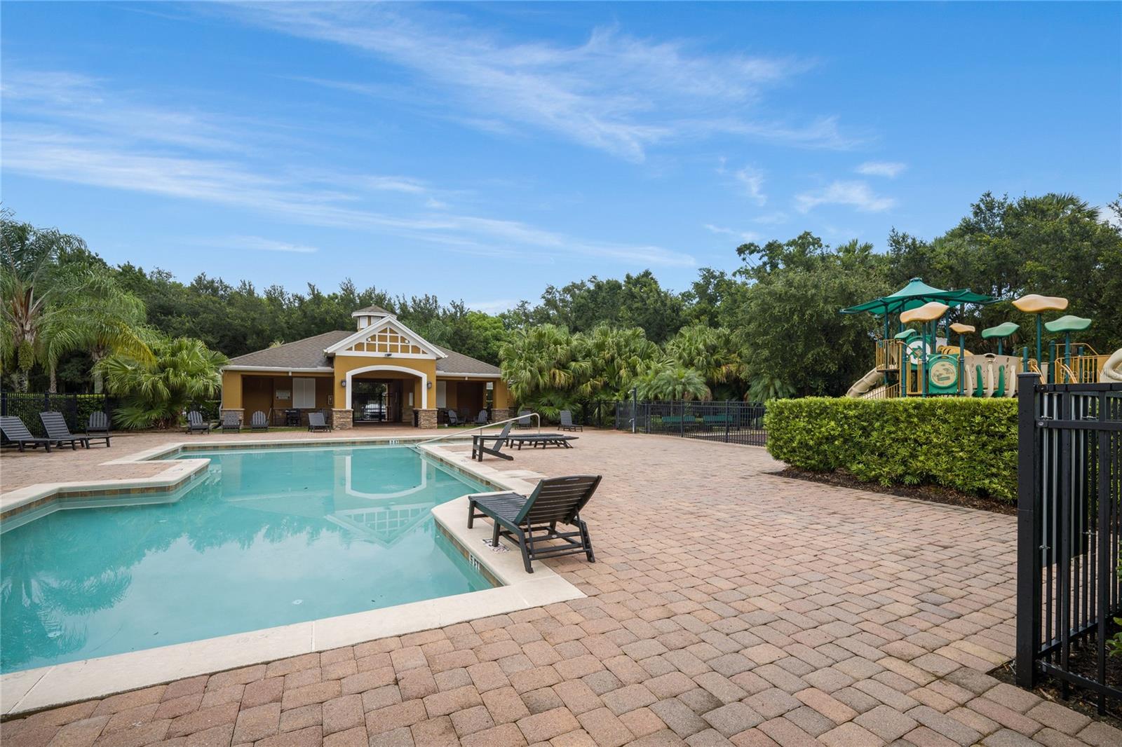 RIVERVIEW TWNHMS PH II - Residential Lease