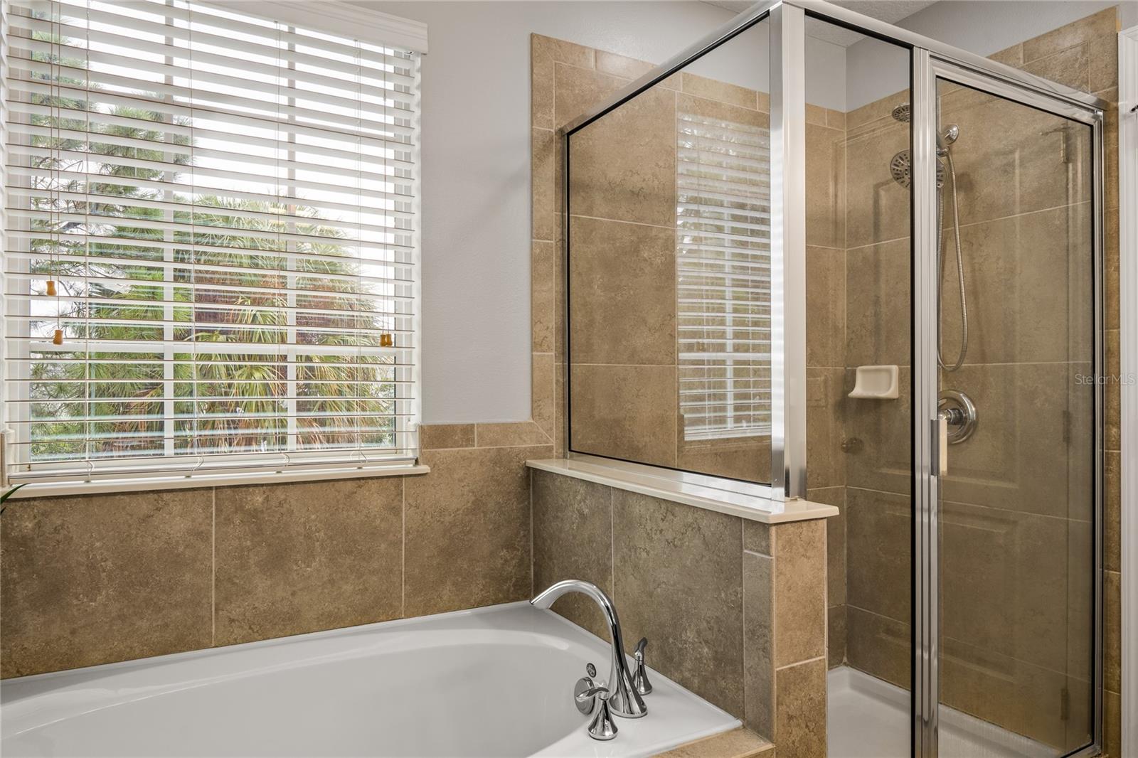 RIVERVIEW TWNHMS PH II - Residential Lease
