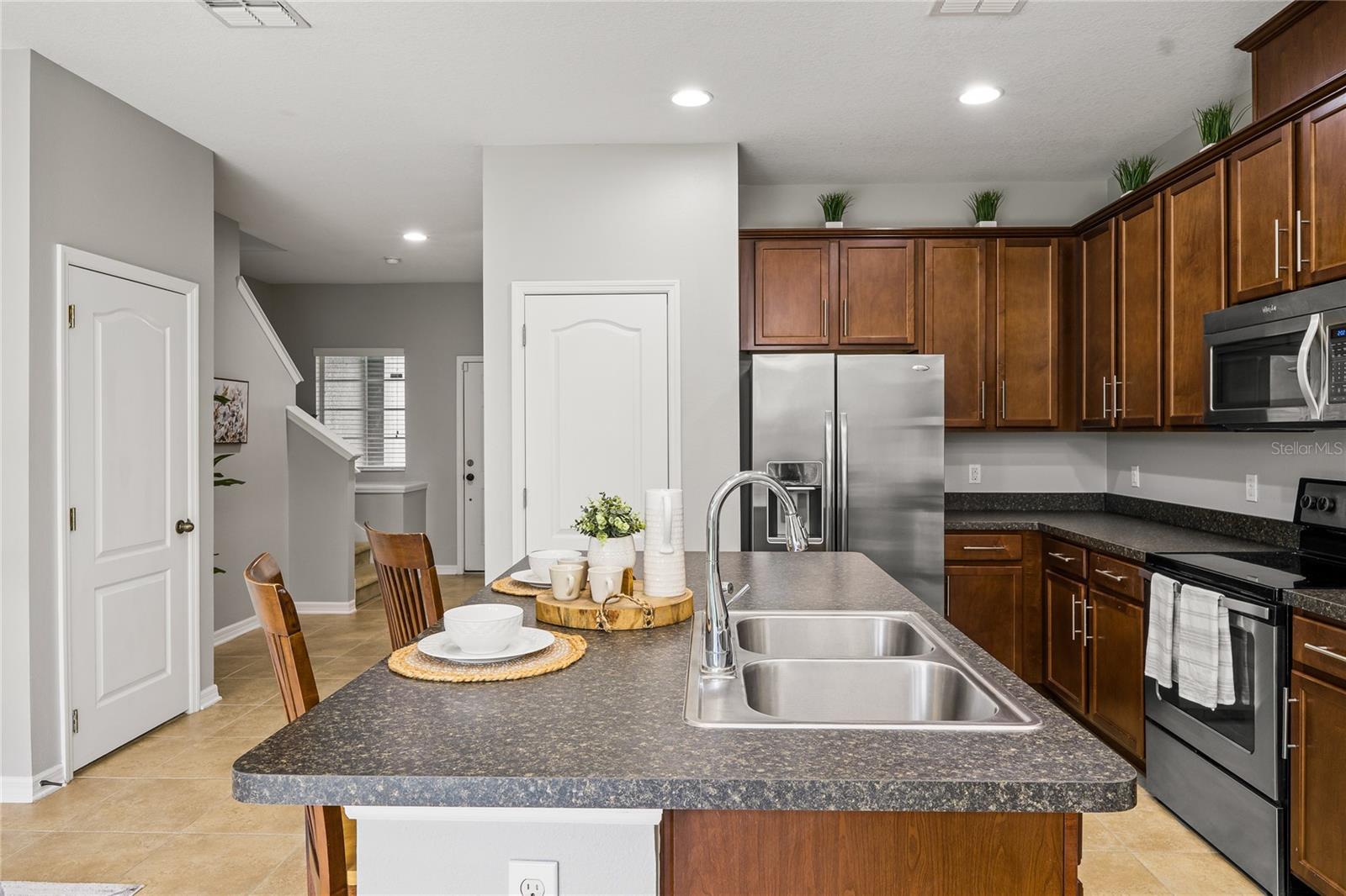 RIVERVIEW TWNHMS PH II - Residential Lease