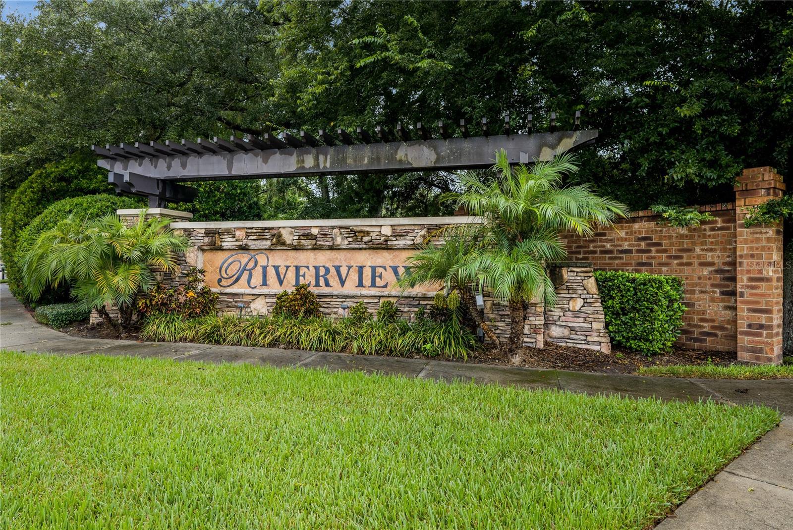 RIVERVIEW TWNHMS PH II - Residential Lease