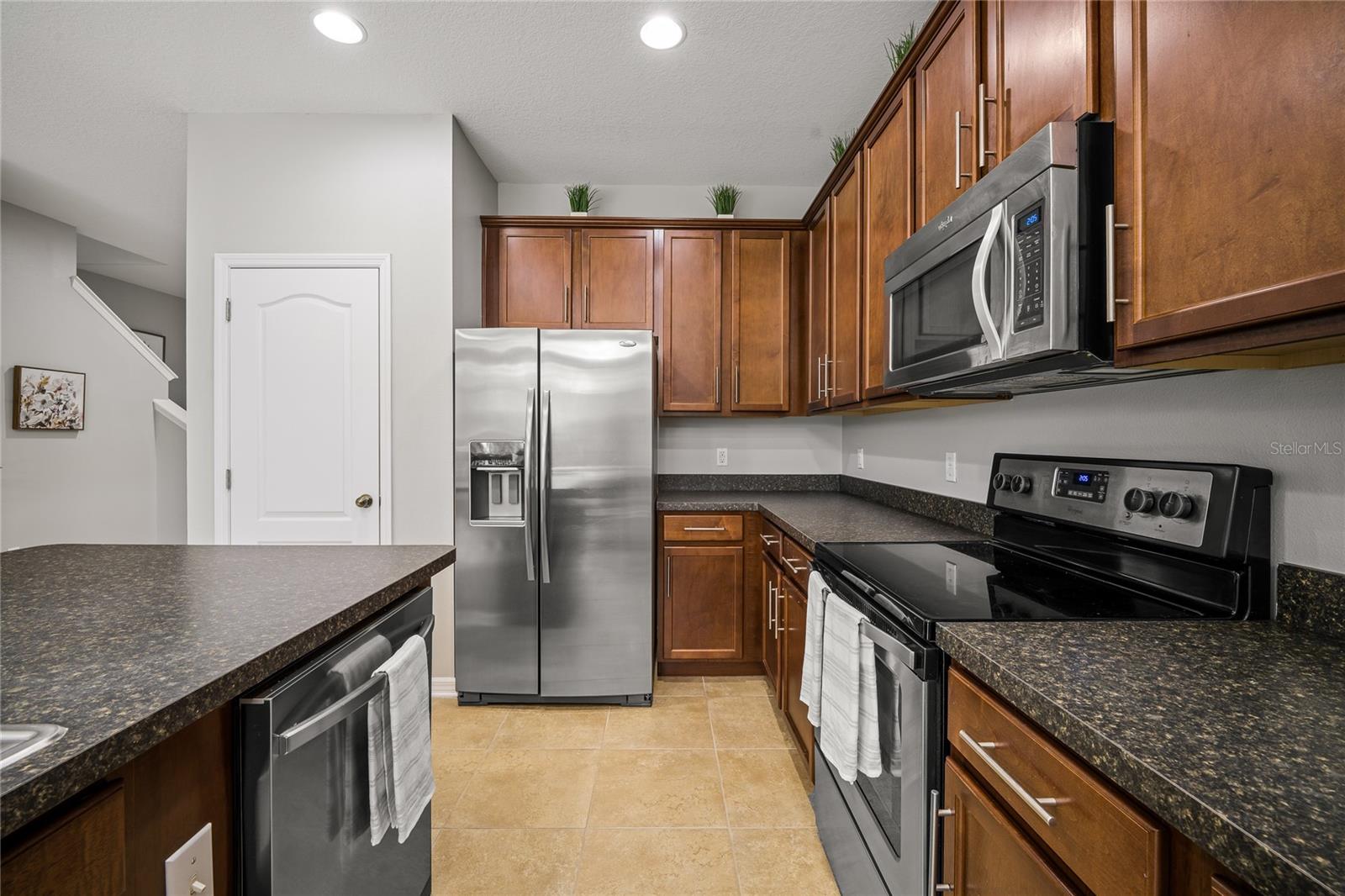 RIVERVIEW TWNHMS PH II - Residential Lease