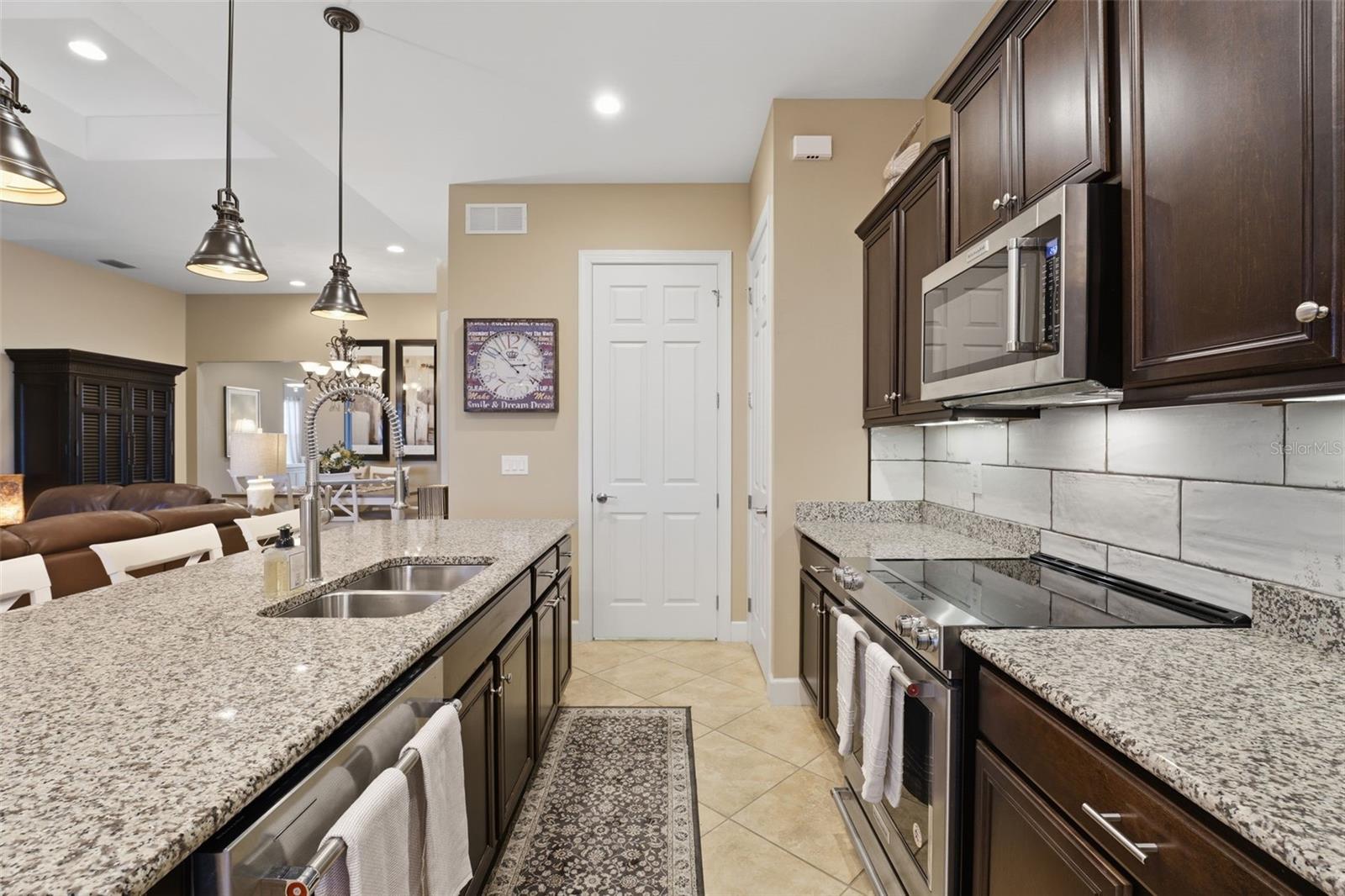 RIVERWOOD - Residential