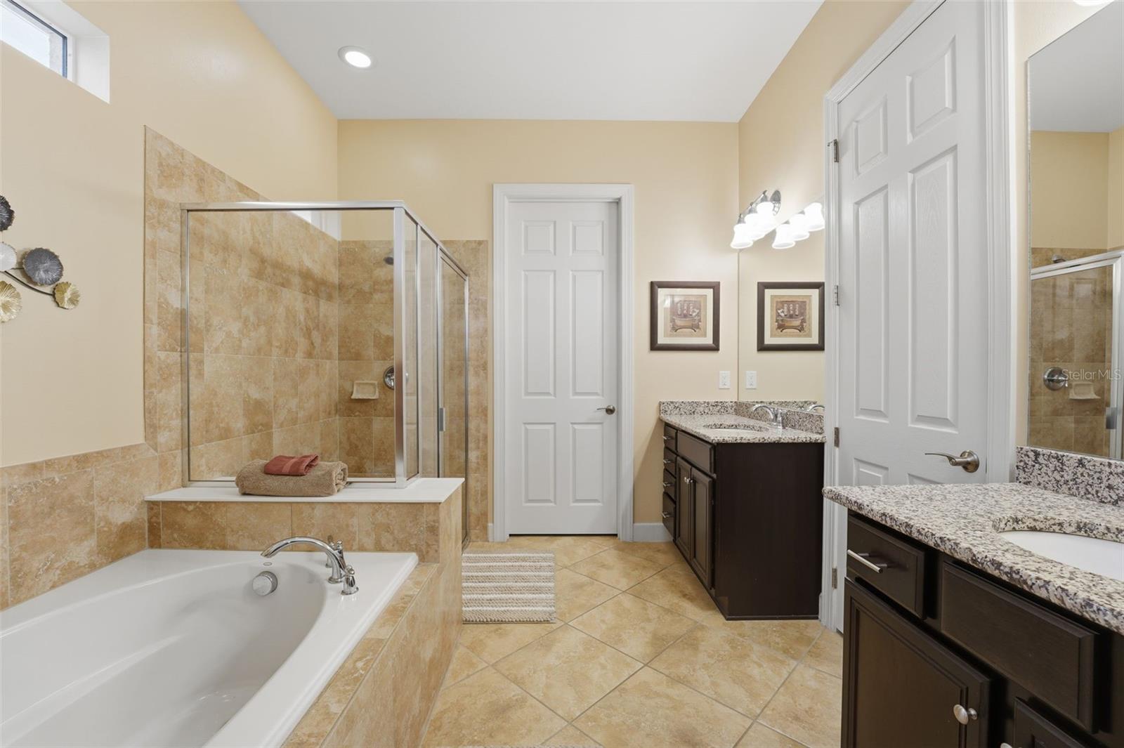 RIVERWOOD - Residential