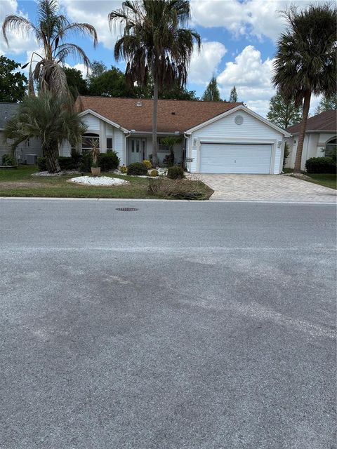 Photo of 545 Carrera Drive, Lady Lake, FL 32159 (MLS # G5110886)