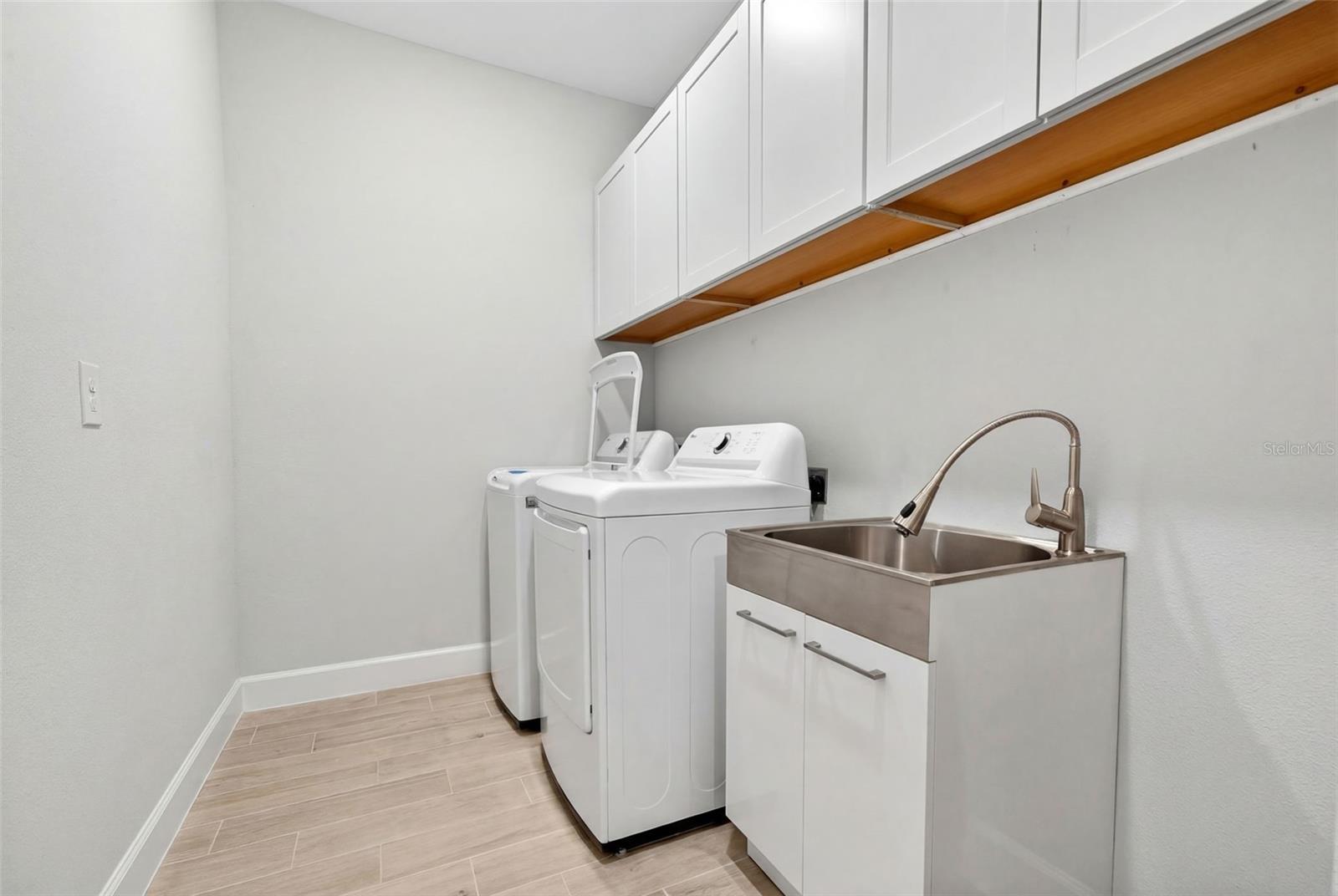 AZARIO ESPLANADE PH III SUBPH D - Residential