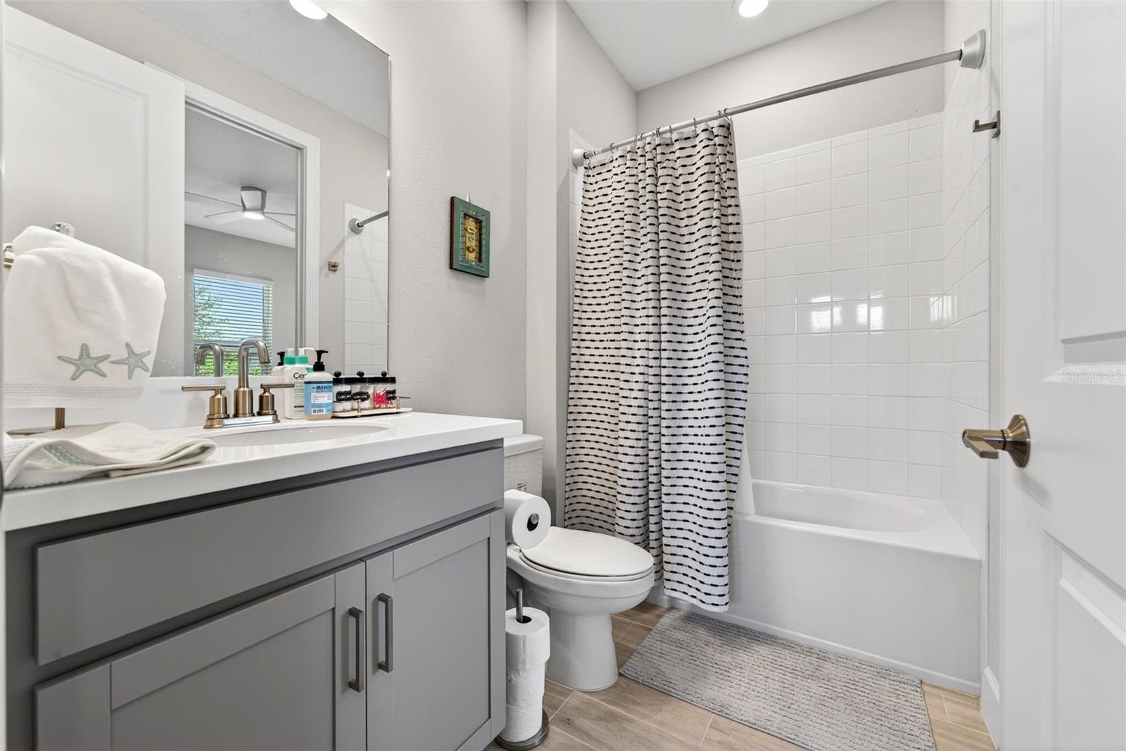 AZARIO ESPLANADE PH III SUBPH D - Residential