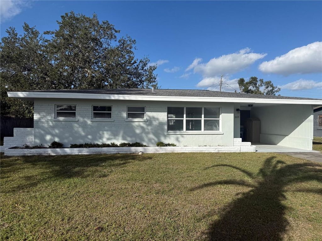 Photo of 3323 Barstow Street, Sarasota, FL 34235 (MLS # A4678666)