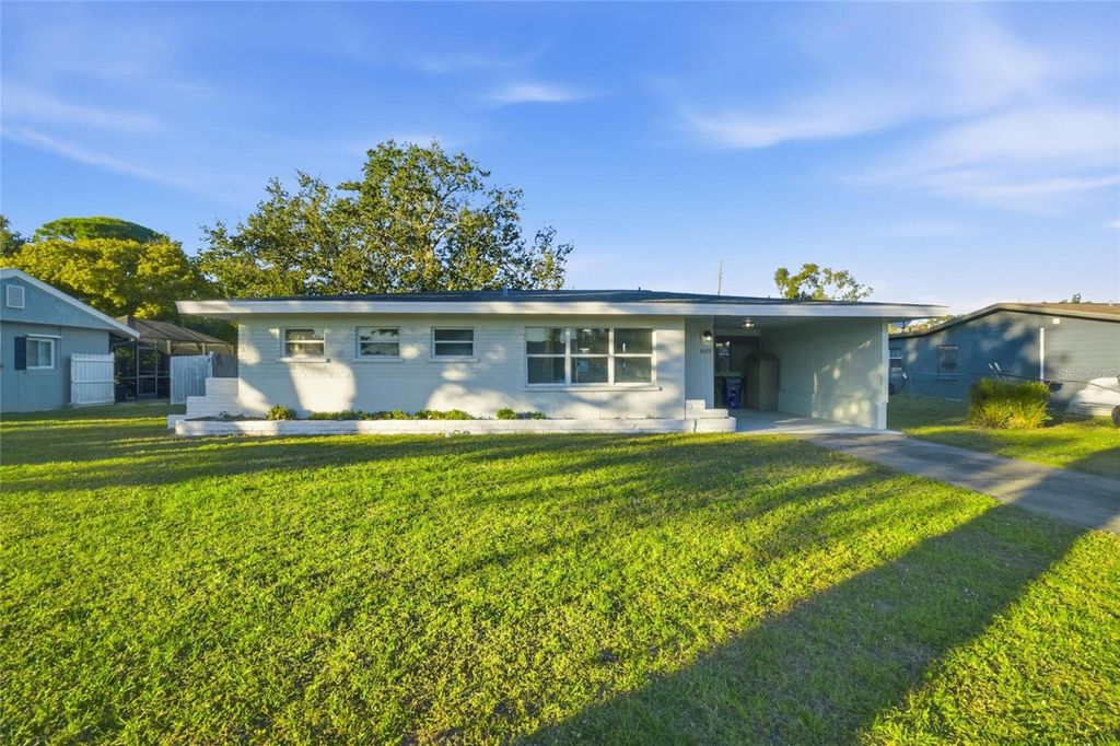 Photo of 3323 Barstow Street, Sarasota, FL 34235 (MLS # A4678666)