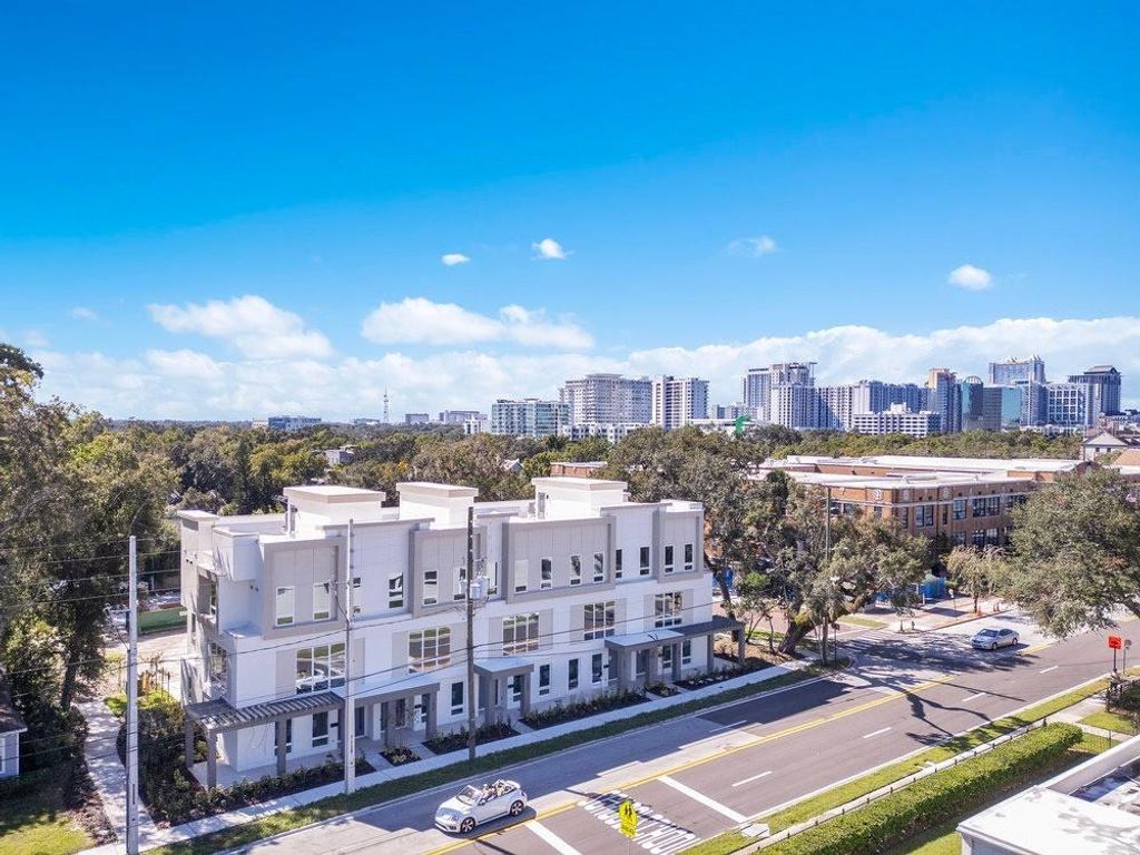 Photo of 1002 E Robinson Street, Orlando, FL 32801 (MLS # O6358964)