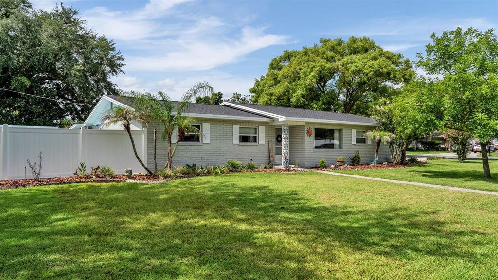 Photo of 2015 E Gachet Boulevard, Lakeland, FL 33813 (MLS # L4963358)