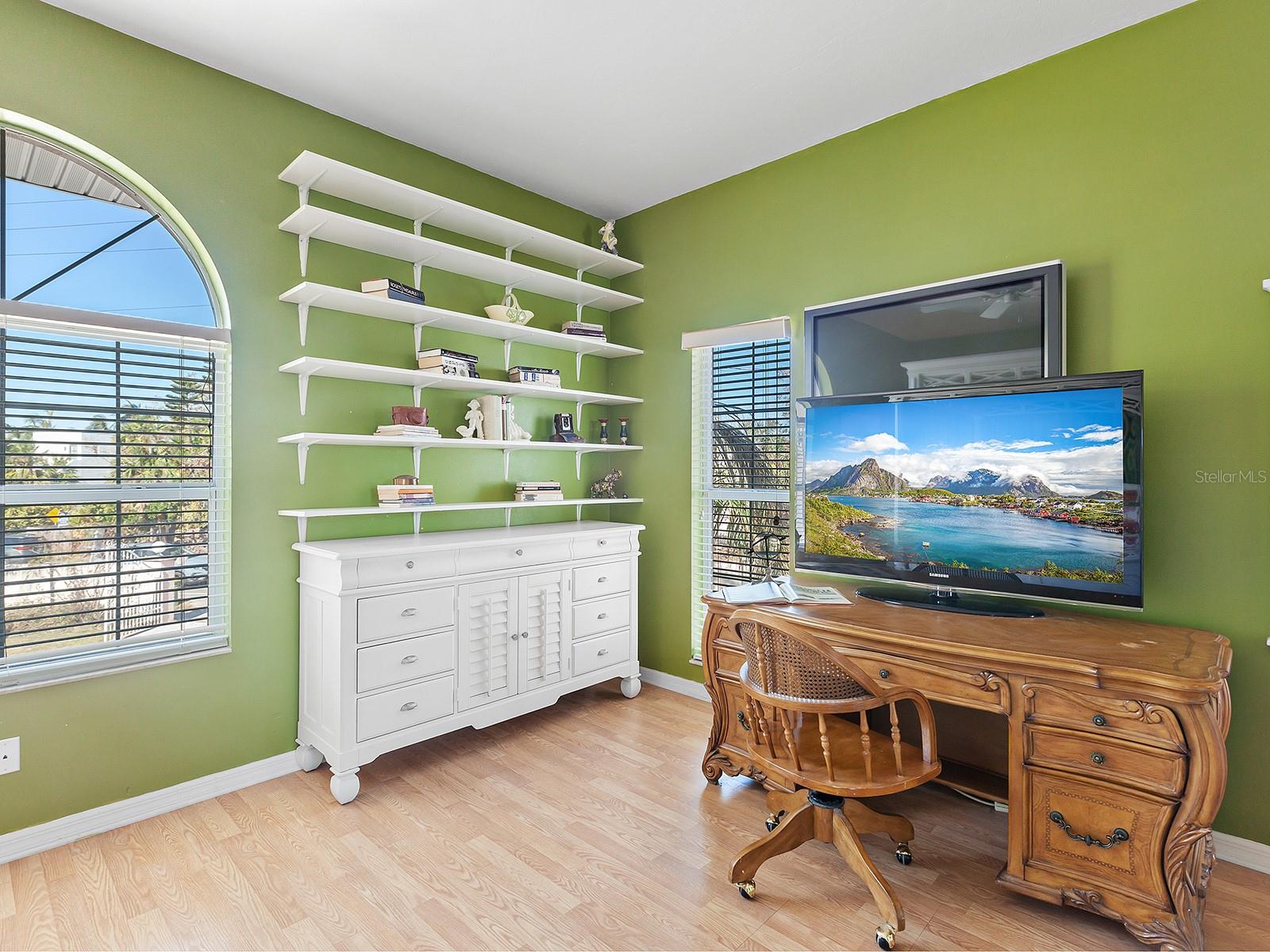 BAY ISLAND SHORES - Residential