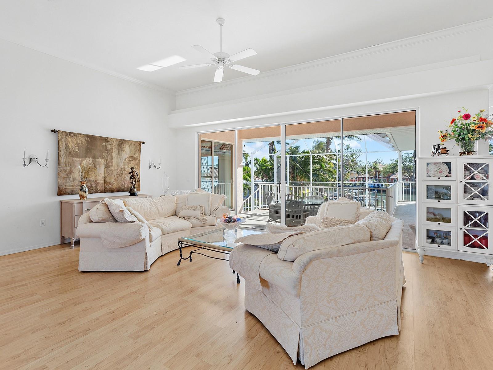 BAY ISLAND SHORES - Residential