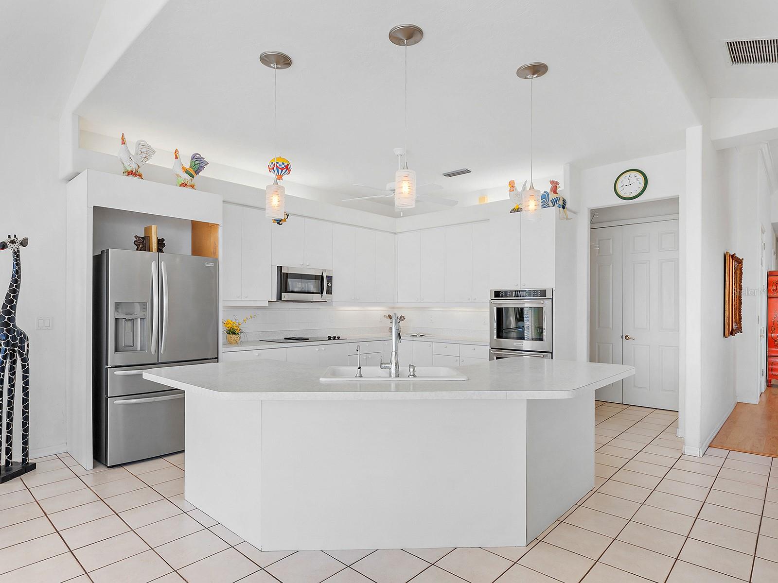 BAY ISLAND SHORES - Residential