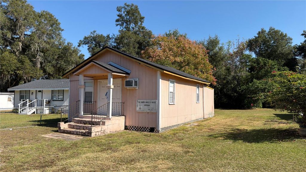 Photo of 1121 S Adelle Avenue, Deland, FL 32720 (MLS # O6362716)