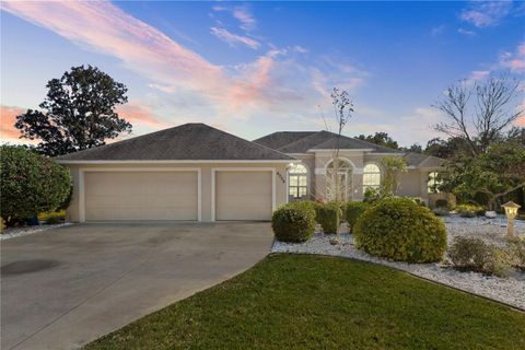 A home in LADY LAKE