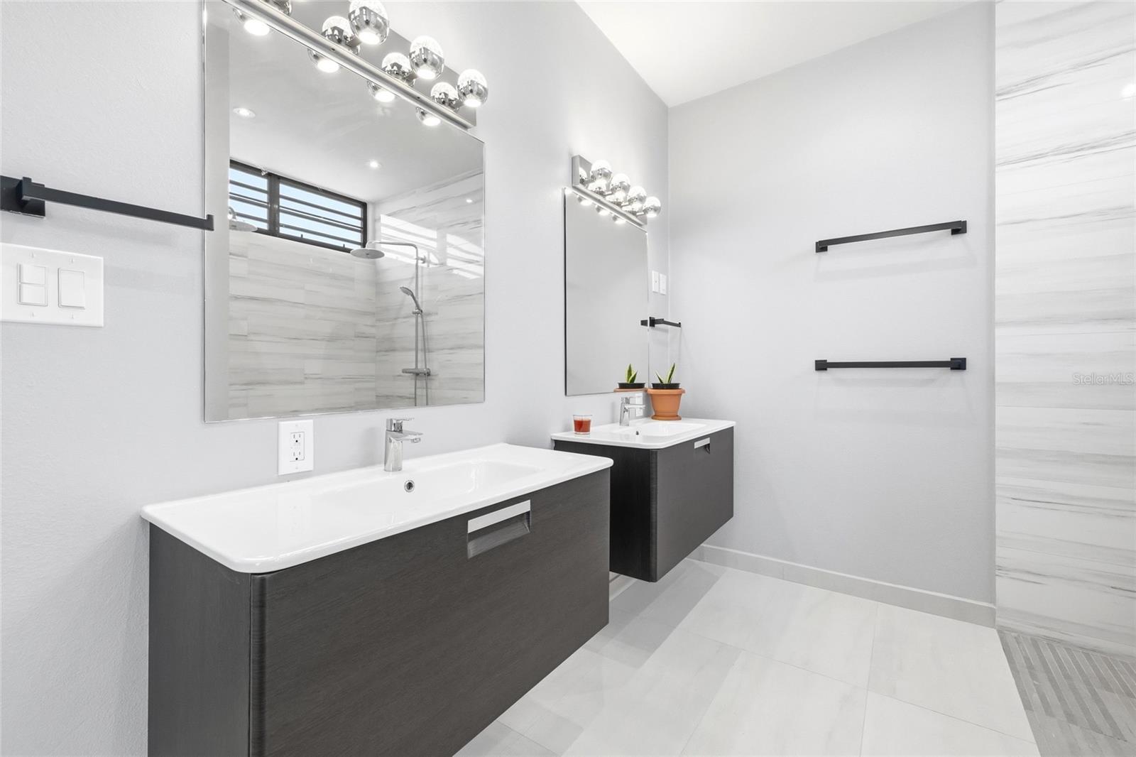 URB LAS CASONAS - Residential