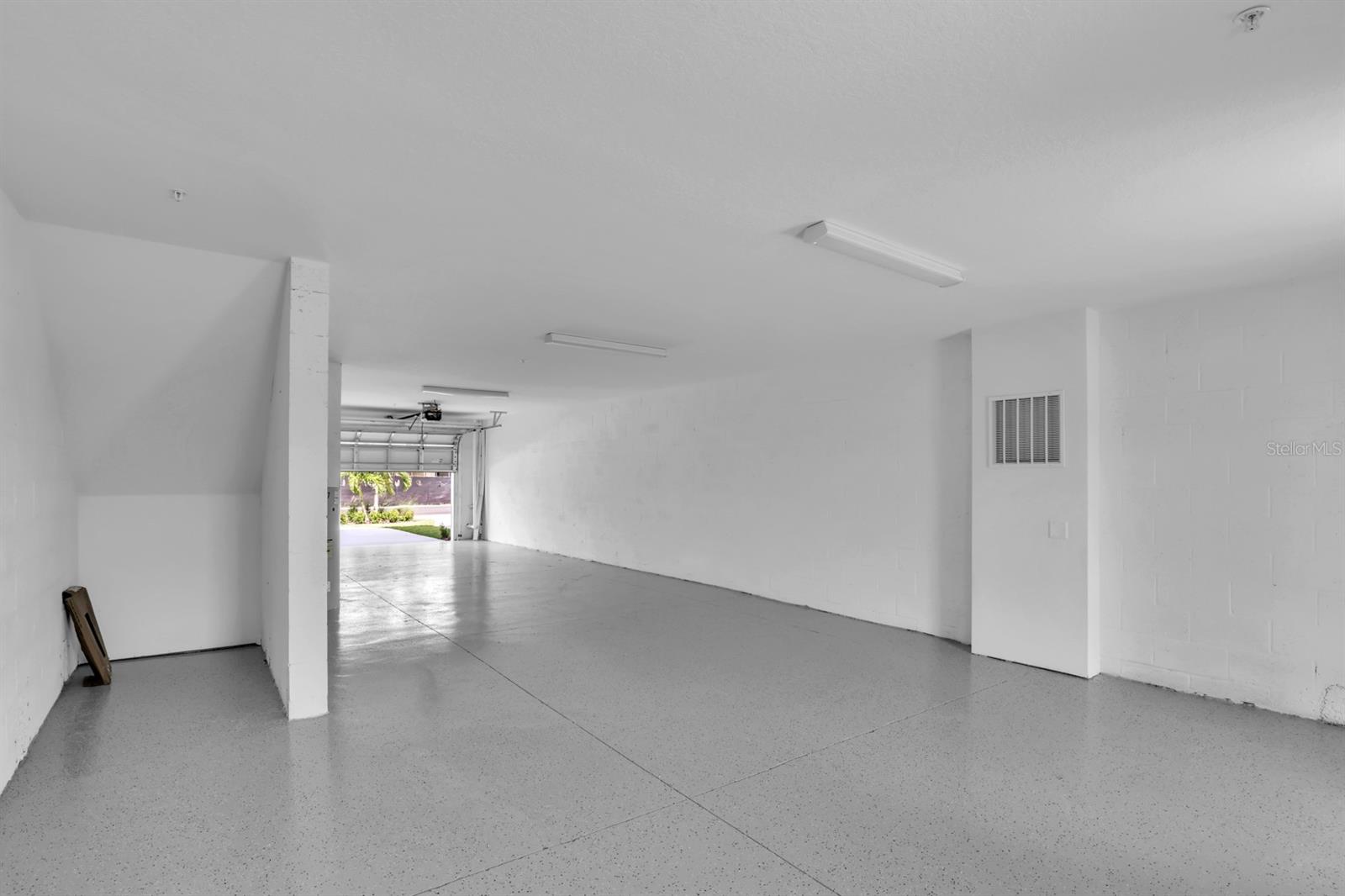 SEMINOLE ISLE TOWNHOMES - Residential