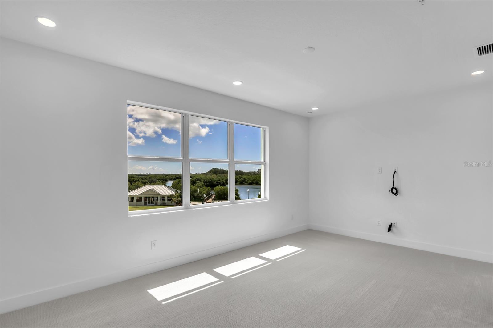 SEMINOLE ISLE TOWNHOMES - Residential