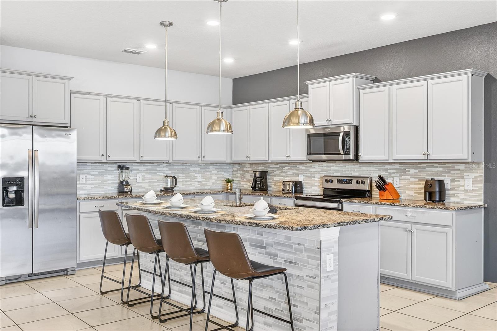 WINDSOR ISLAND RESIDENCE PH 2A - Residential