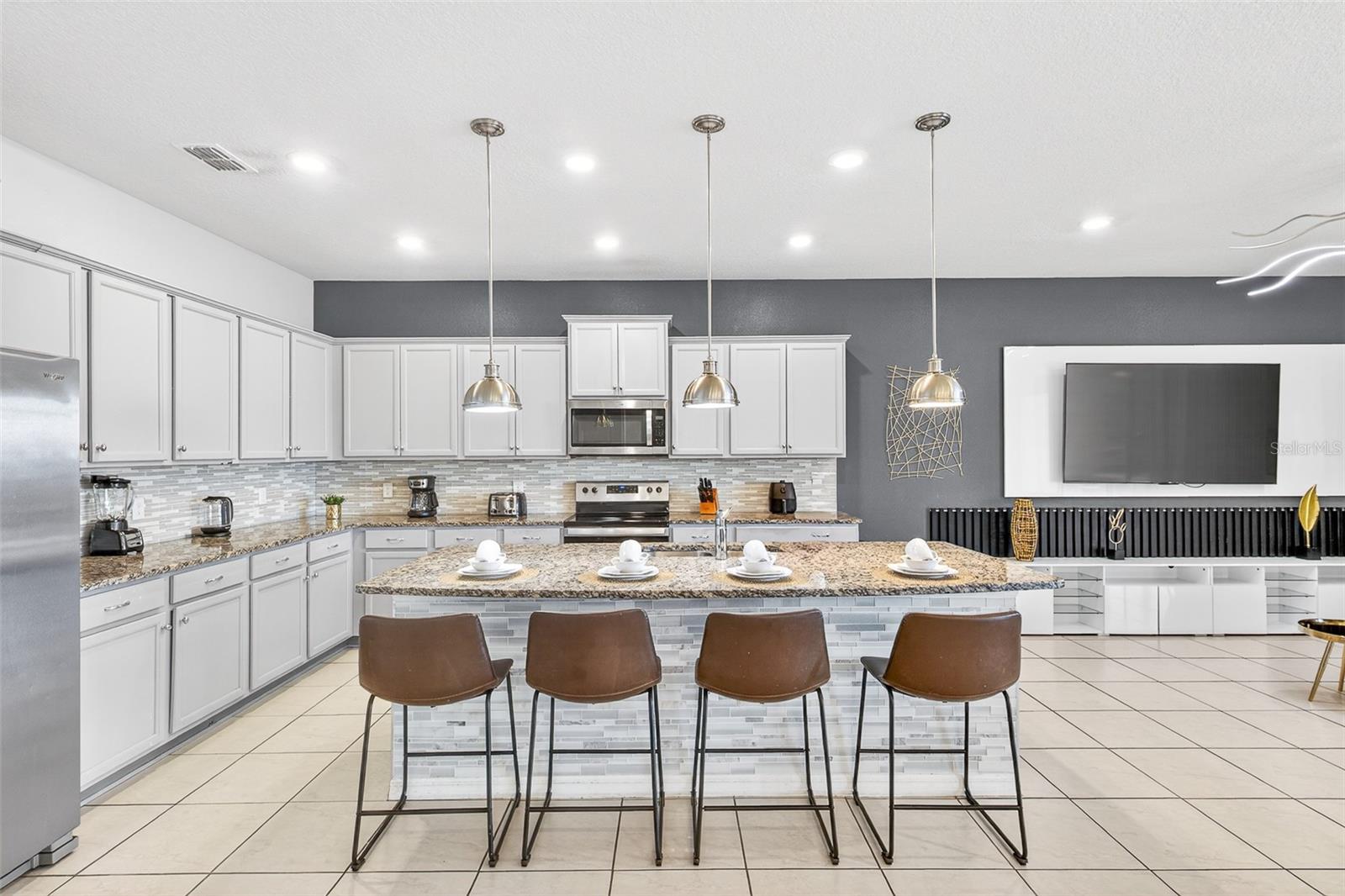 WINDSOR ISLAND RESIDENCE PH 2A - Residential