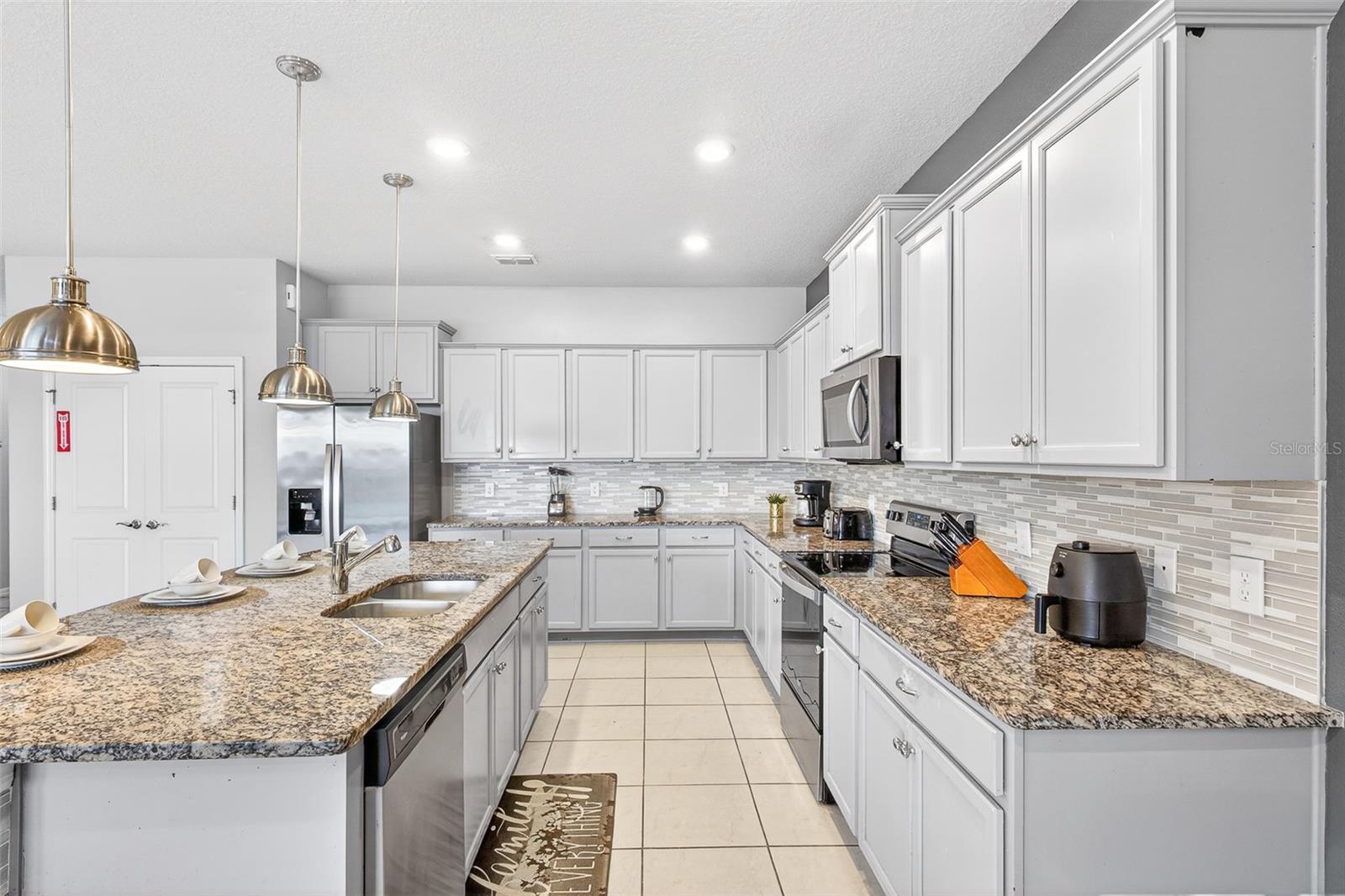 WINDSOR ISLAND RESIDENCE PH 2A - Residential