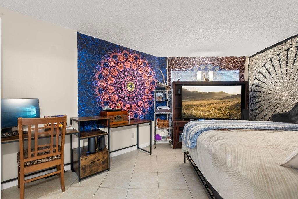 SOUTHPOINTE CONDO - Residential