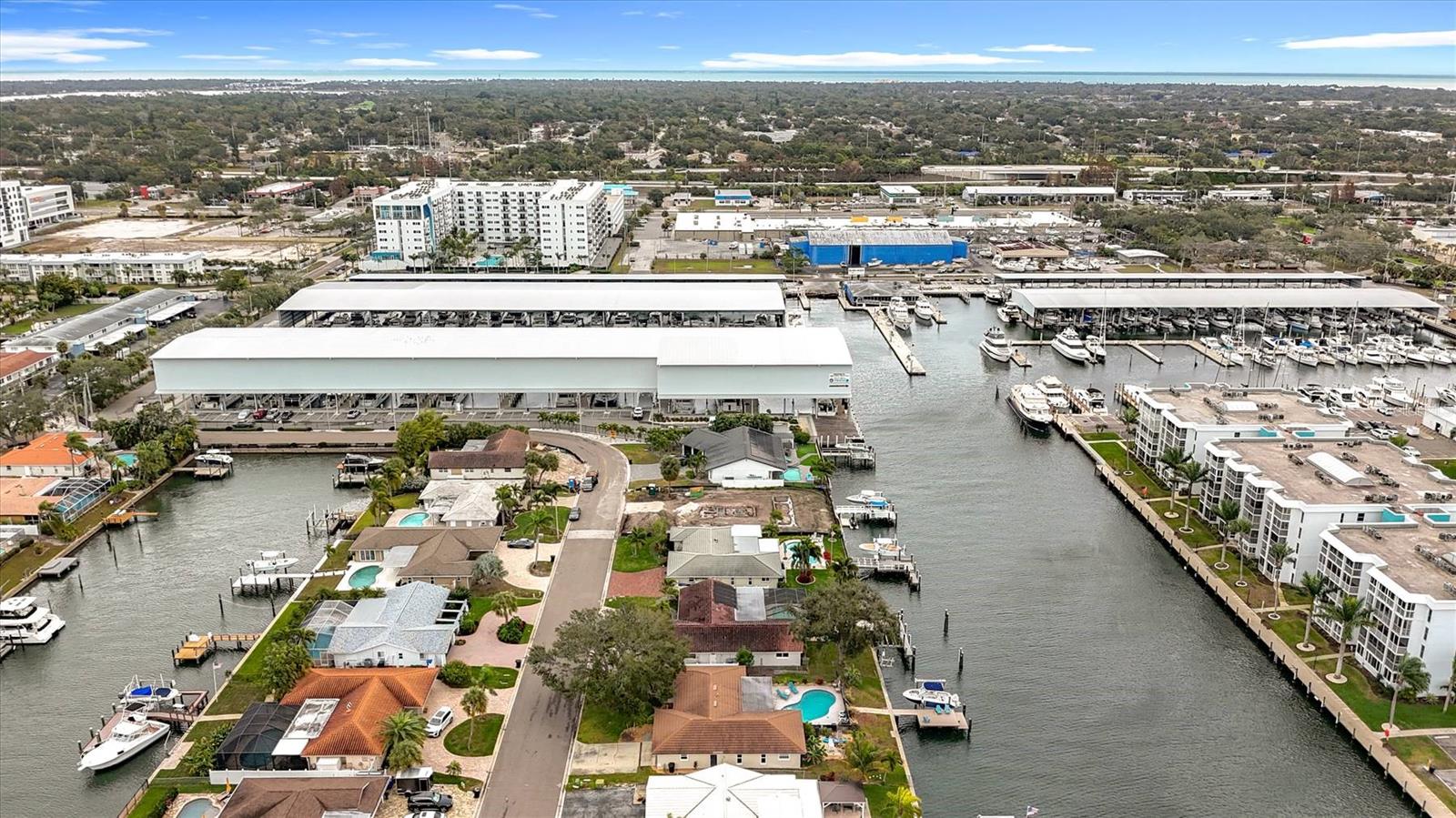 MAXIMO MOORINGS - Residential