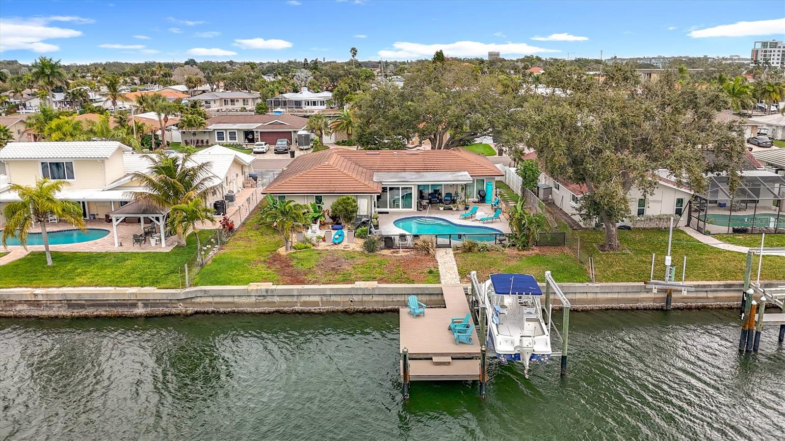 MAXIMO MOORINGS - Residential