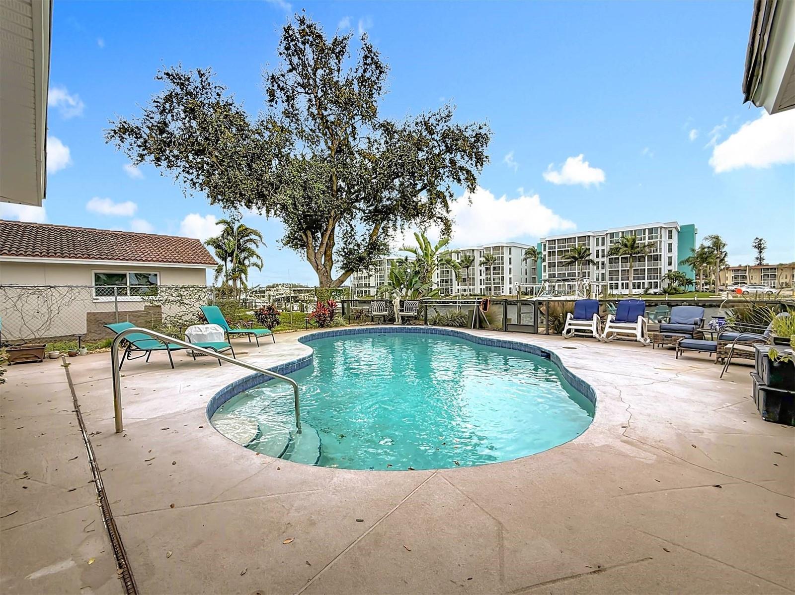 MAXIMO MOORINGS - Residential