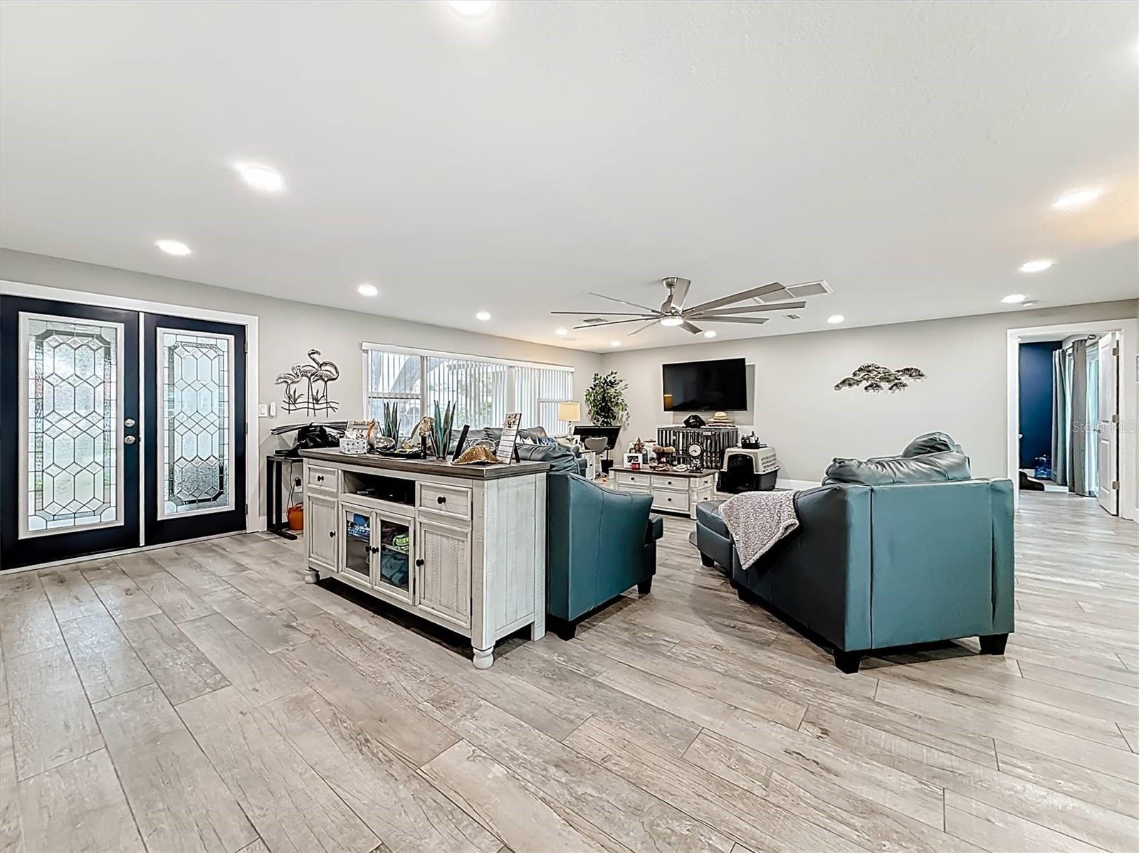 MAXIMO MOORINGS - Residential