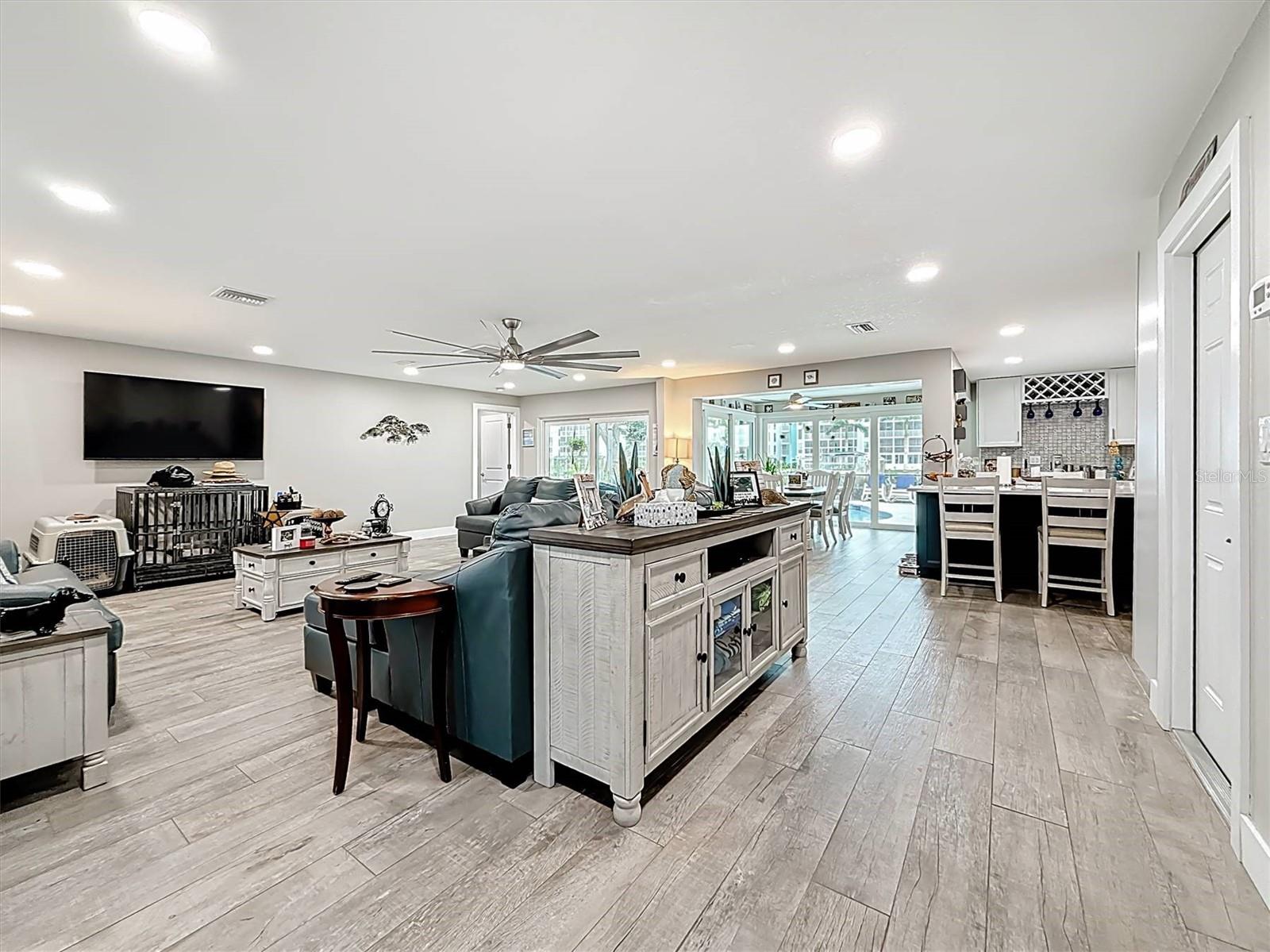 MAXIMO MOORINGS - Residential