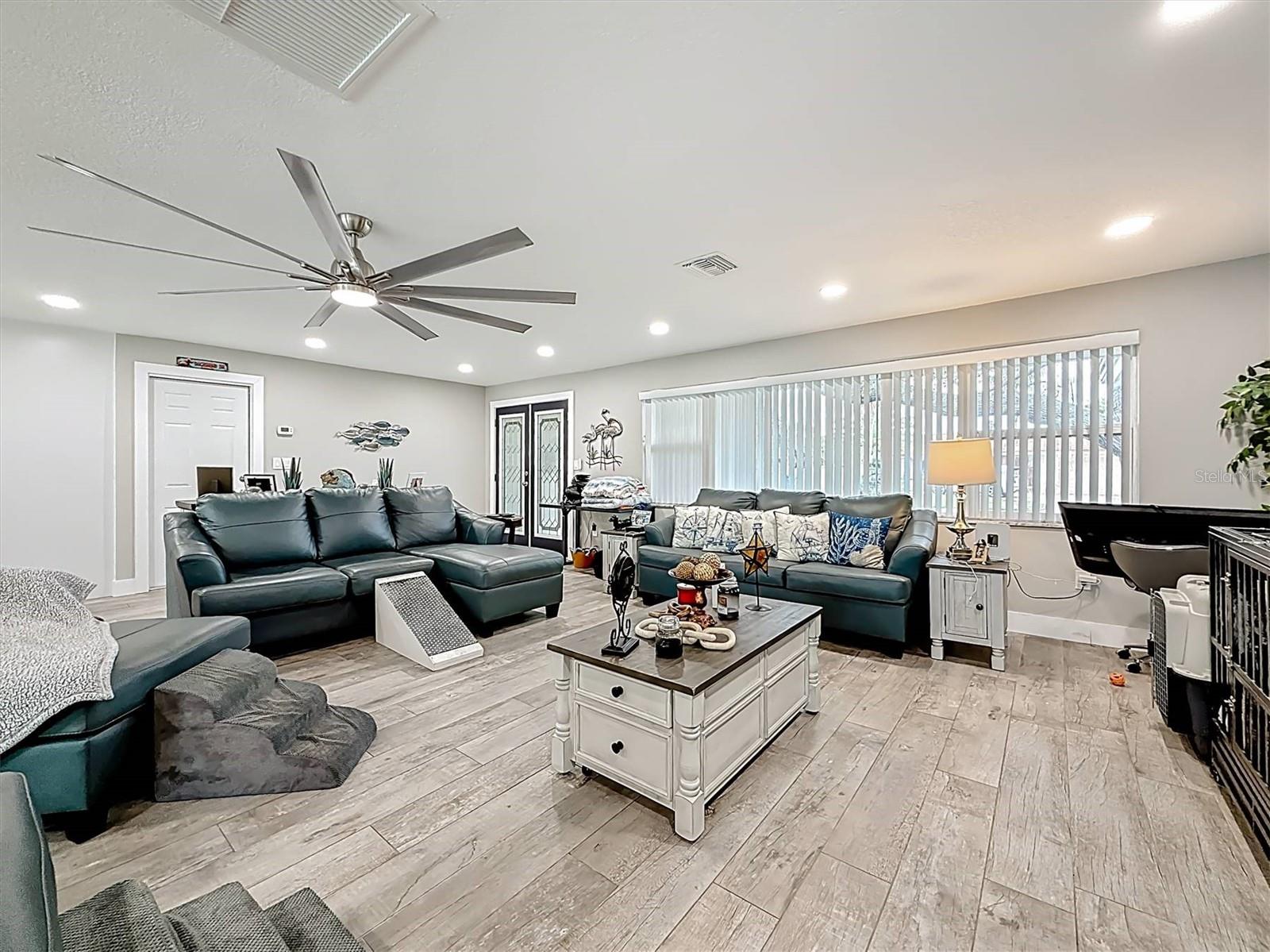 MAXIMO MOORINGS - Residential