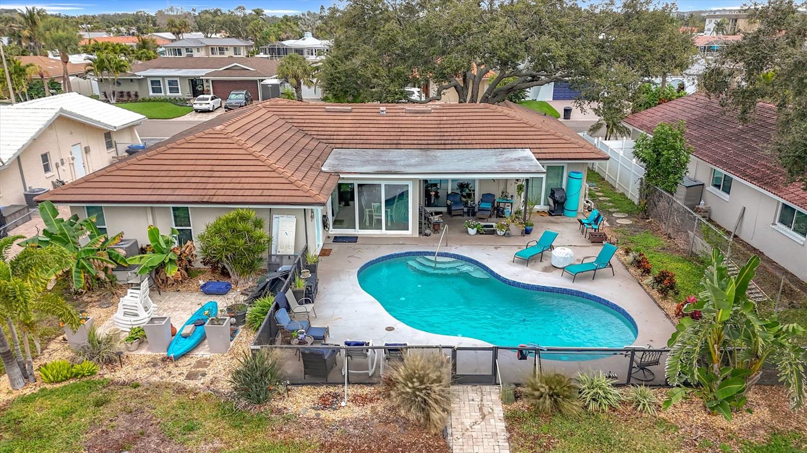 MAXIMO MOORINGS - Residential