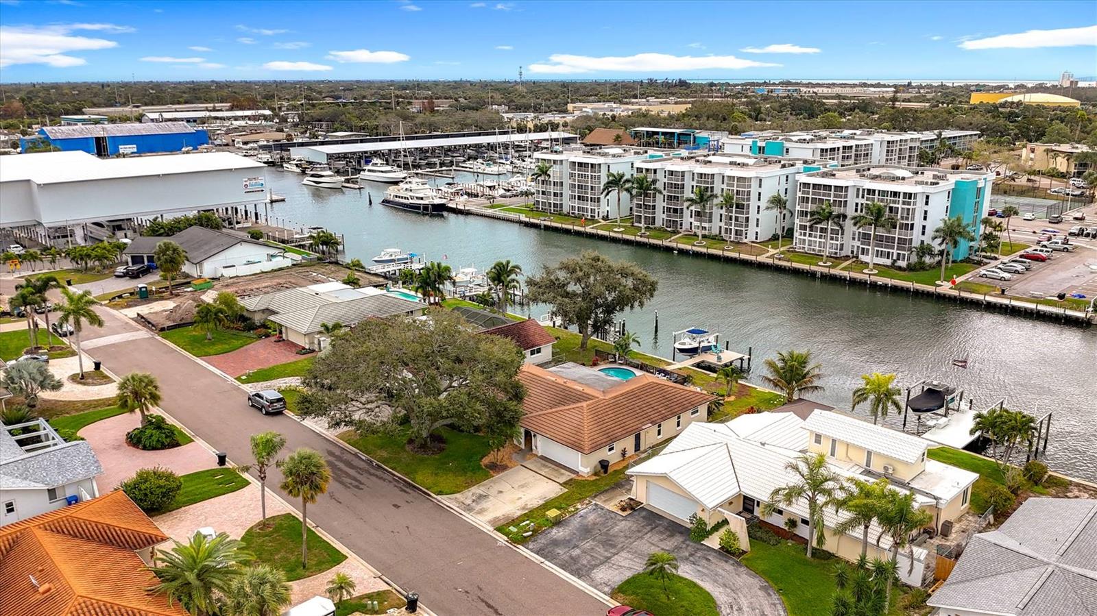 MAXIMO MOORINGS - Residential