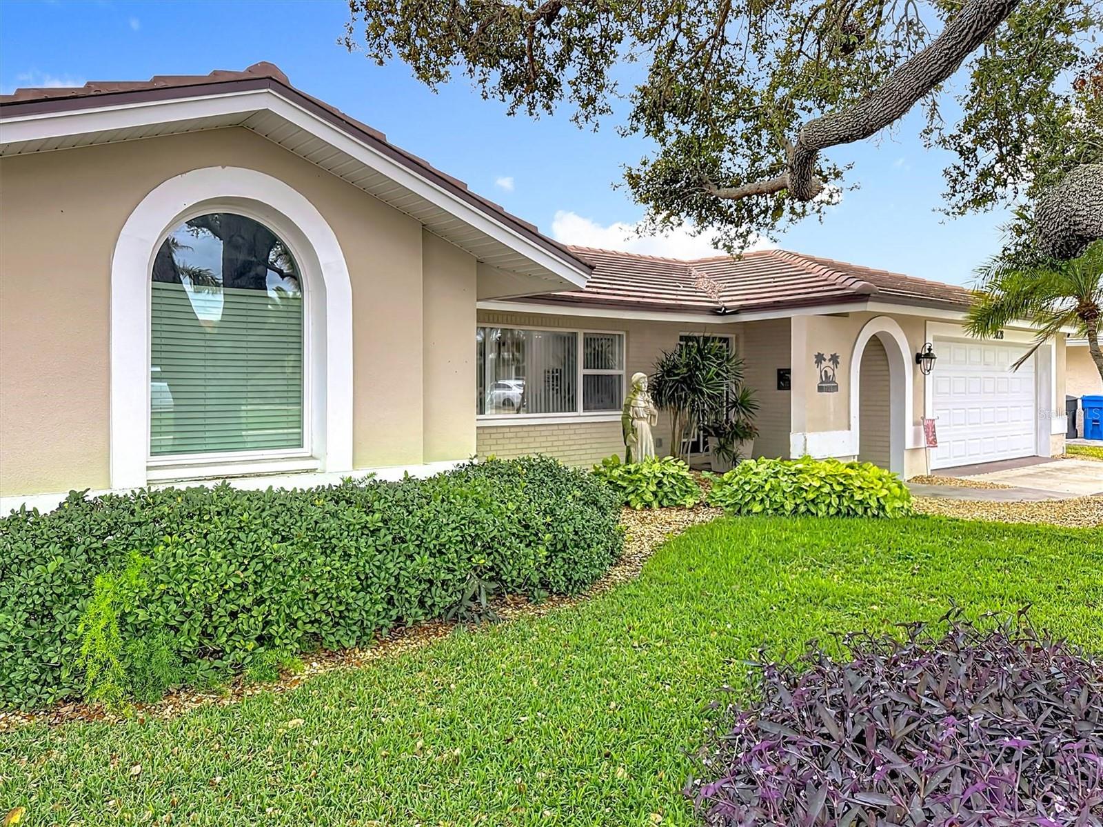 MAXIMO MOORINGS - Residential