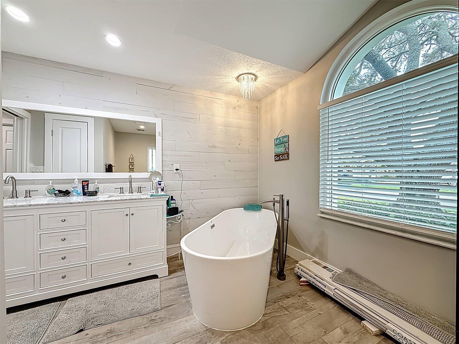 MAXIMO MOORINGS - Residential