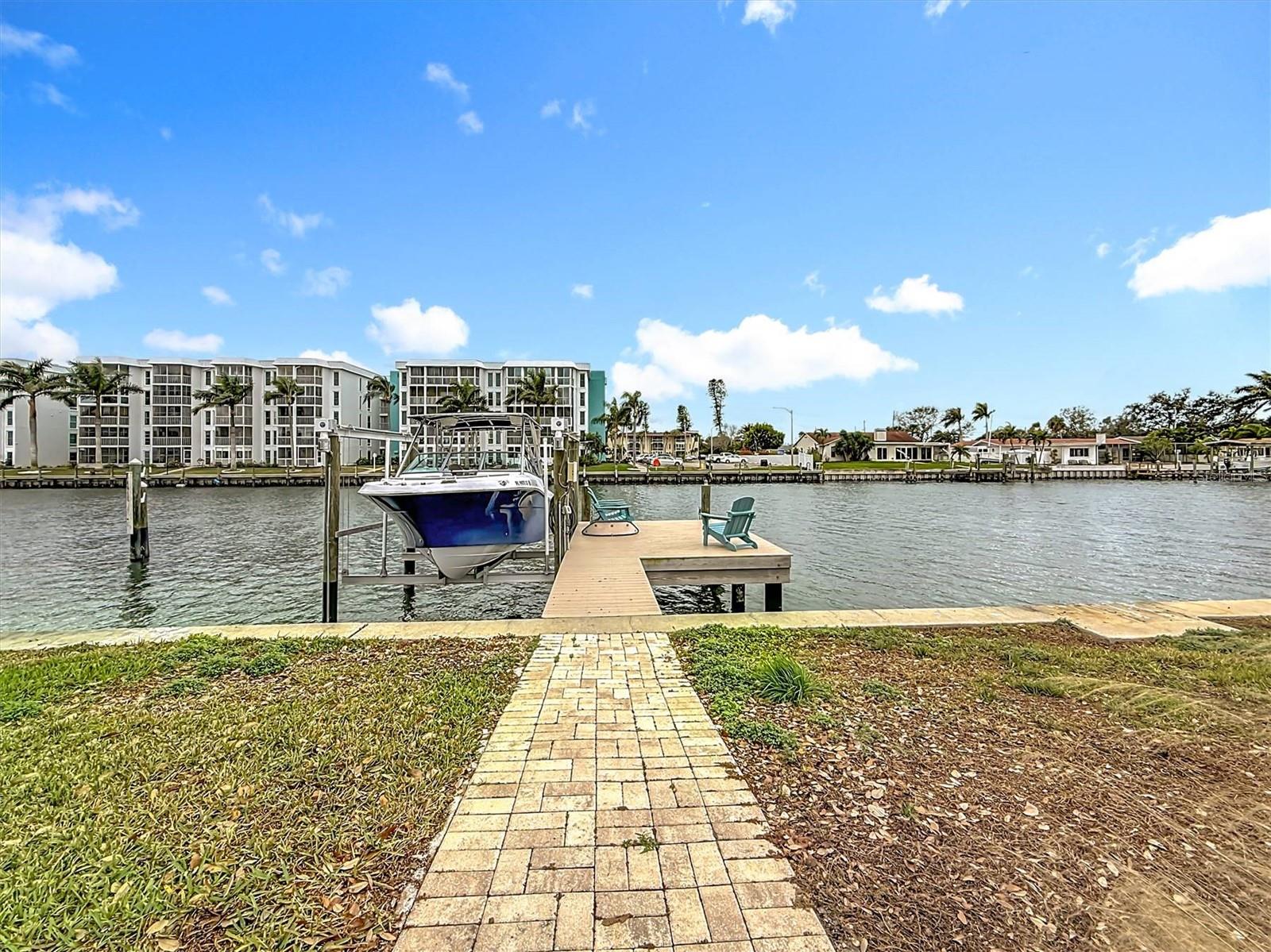 MAXIMO MOORINGS - Residential