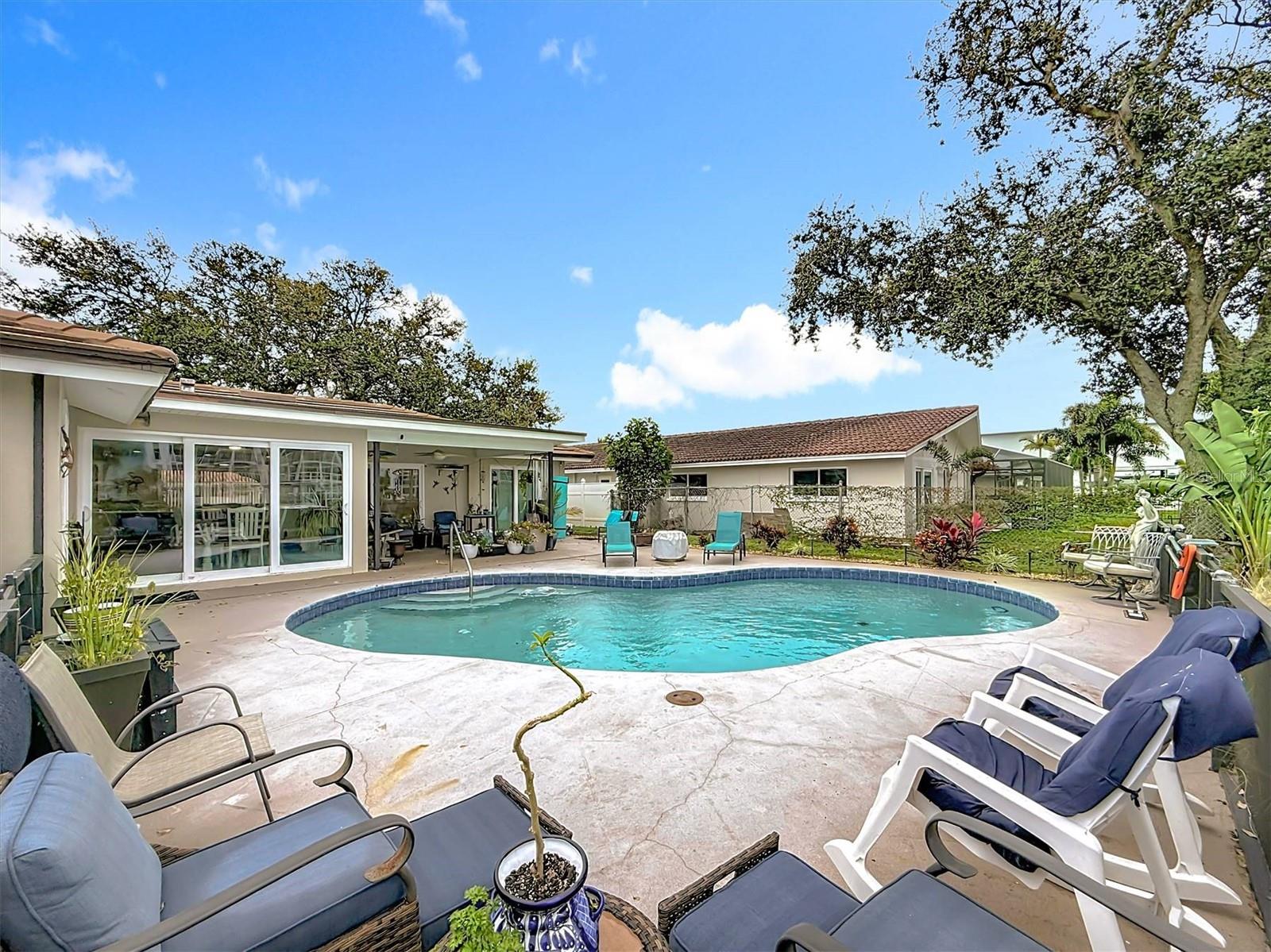 MAXIMO MOORINGS - Residential