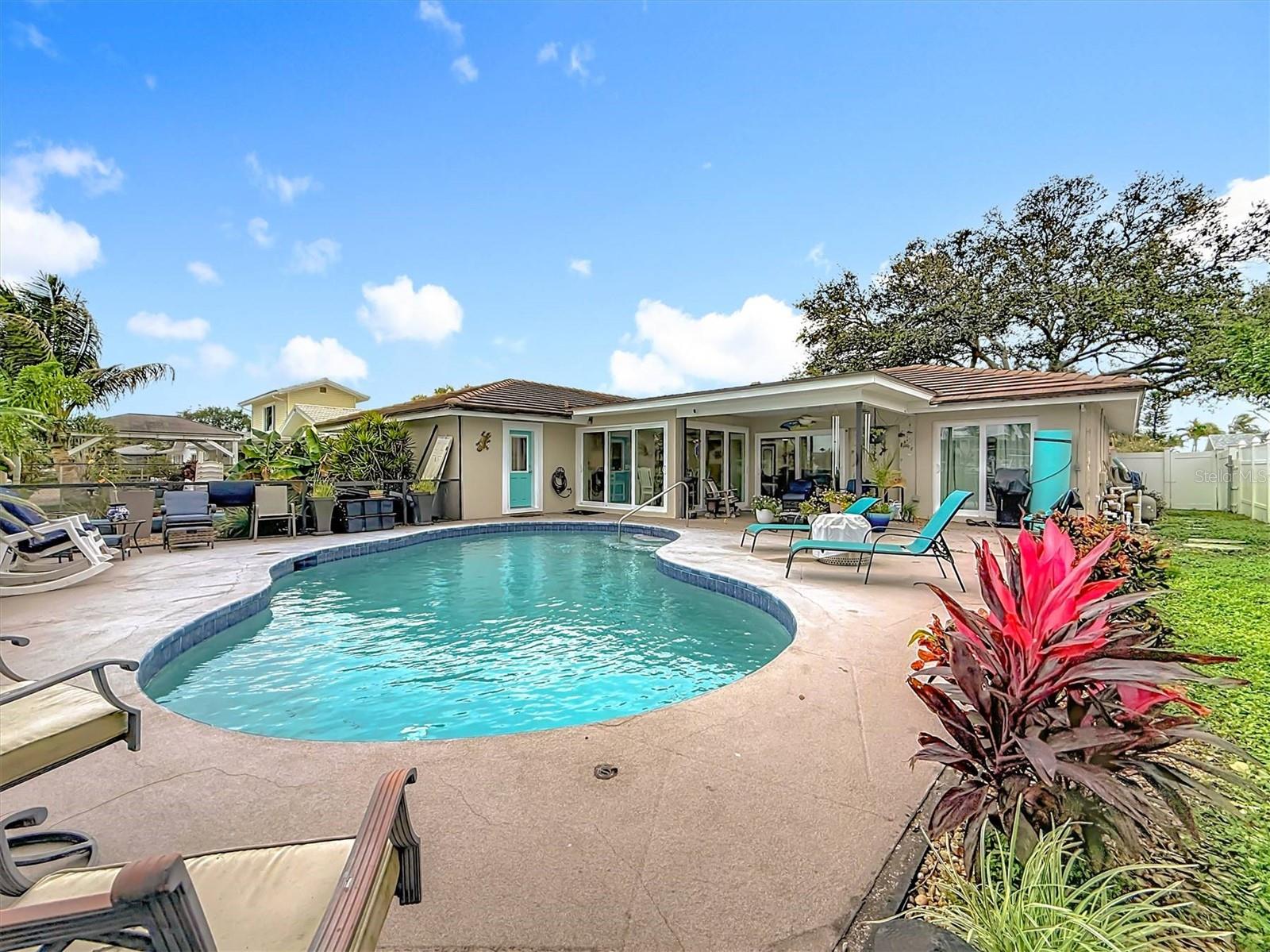 MAXIMO MOORINGS - Residential