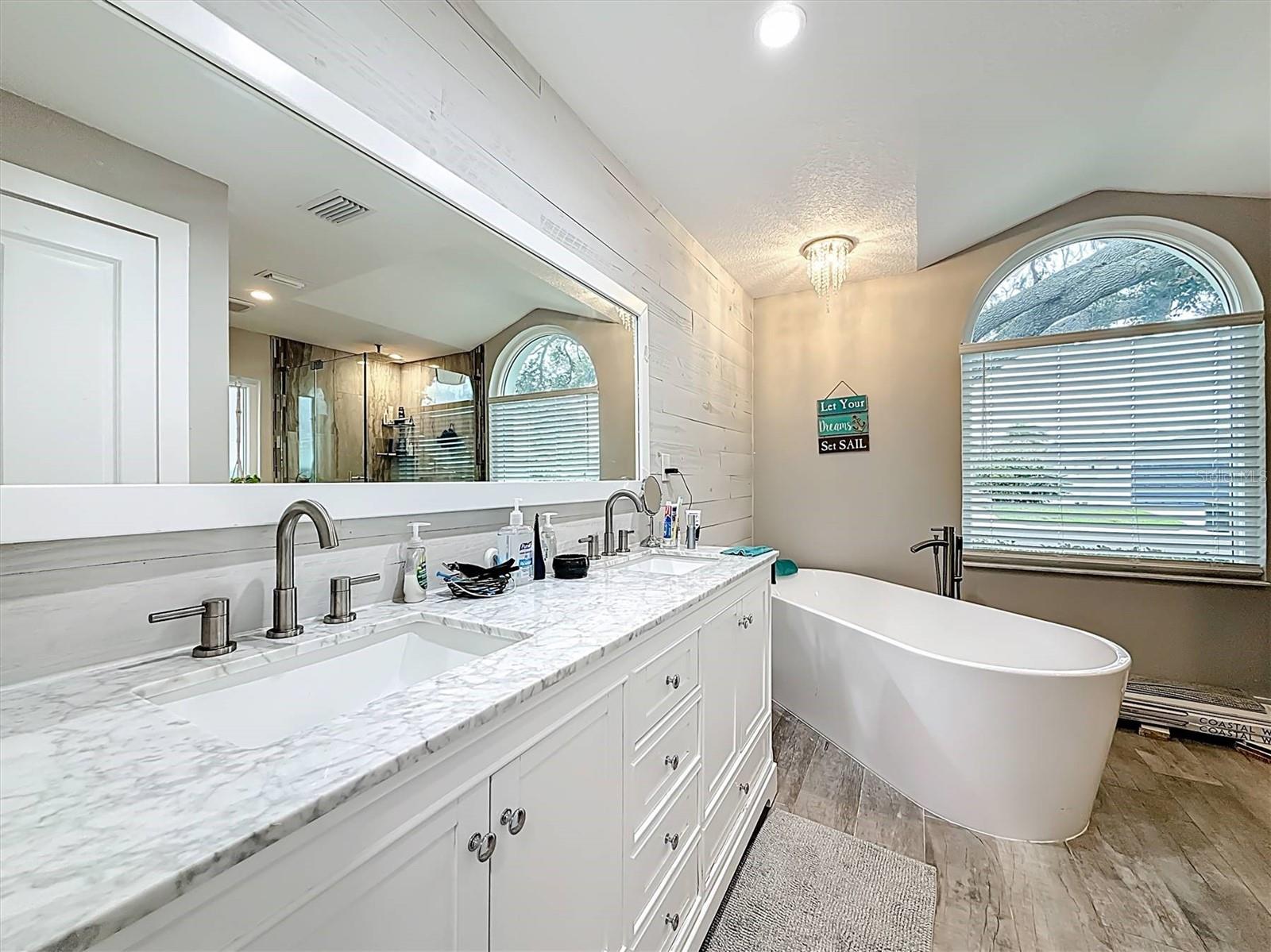 MAXIMO MOORINGS - Residential