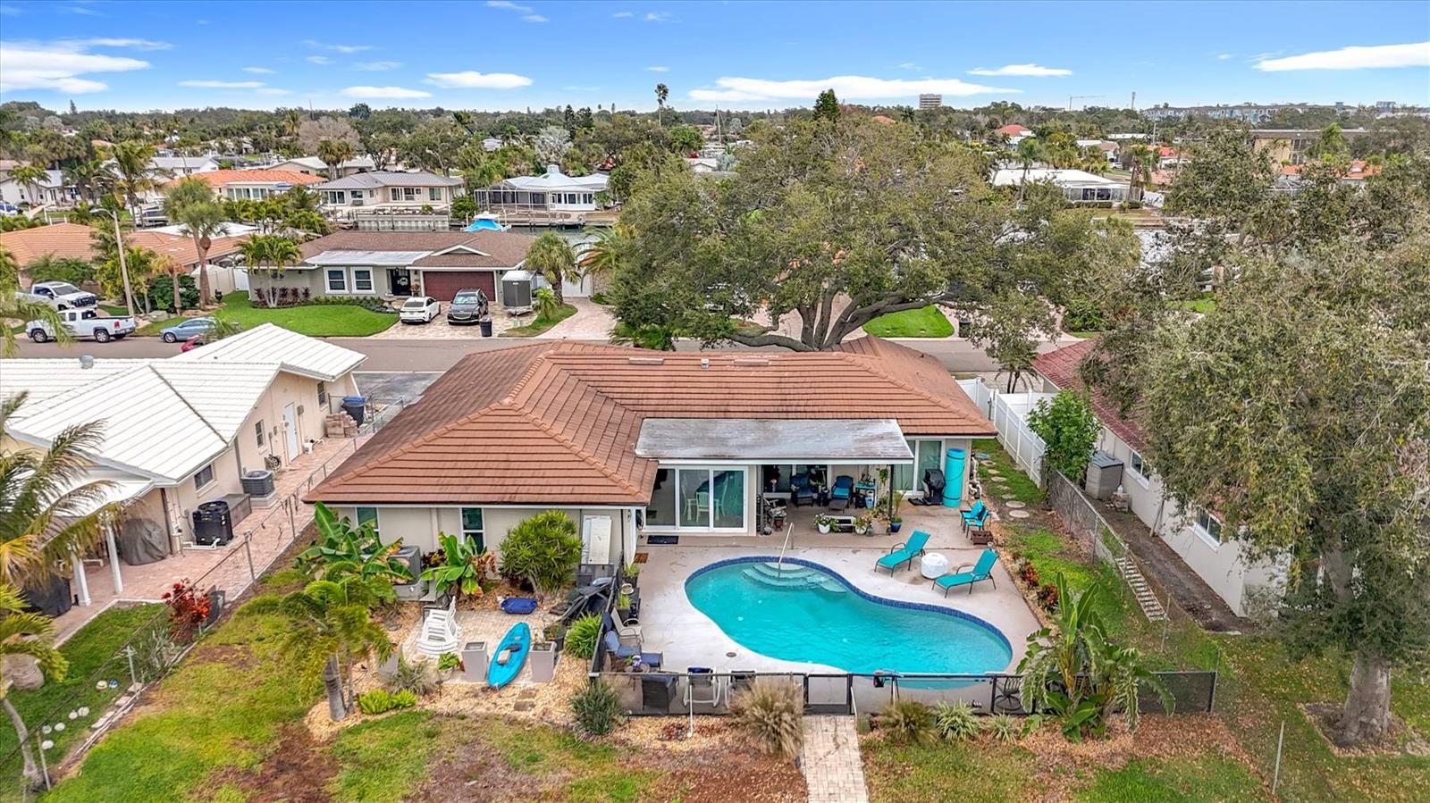 MAXIMO MOORINGS - Residential