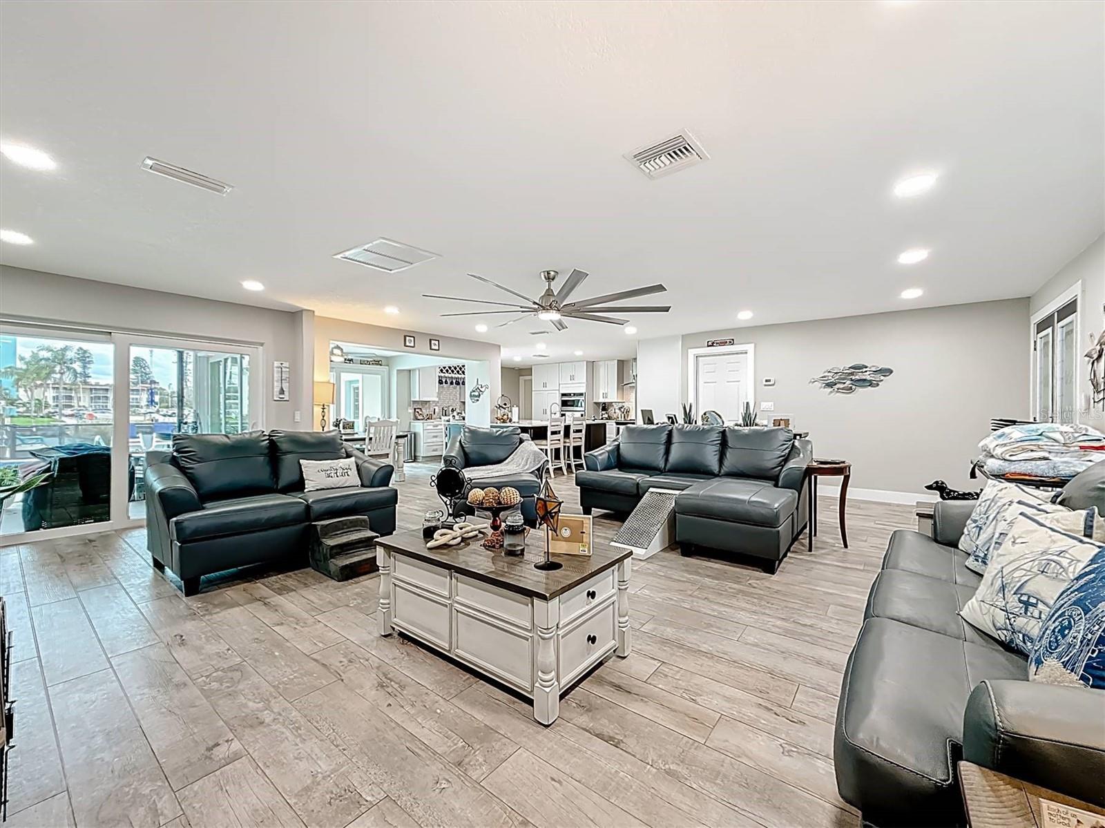 MAXIMO MOORINGS - Residential