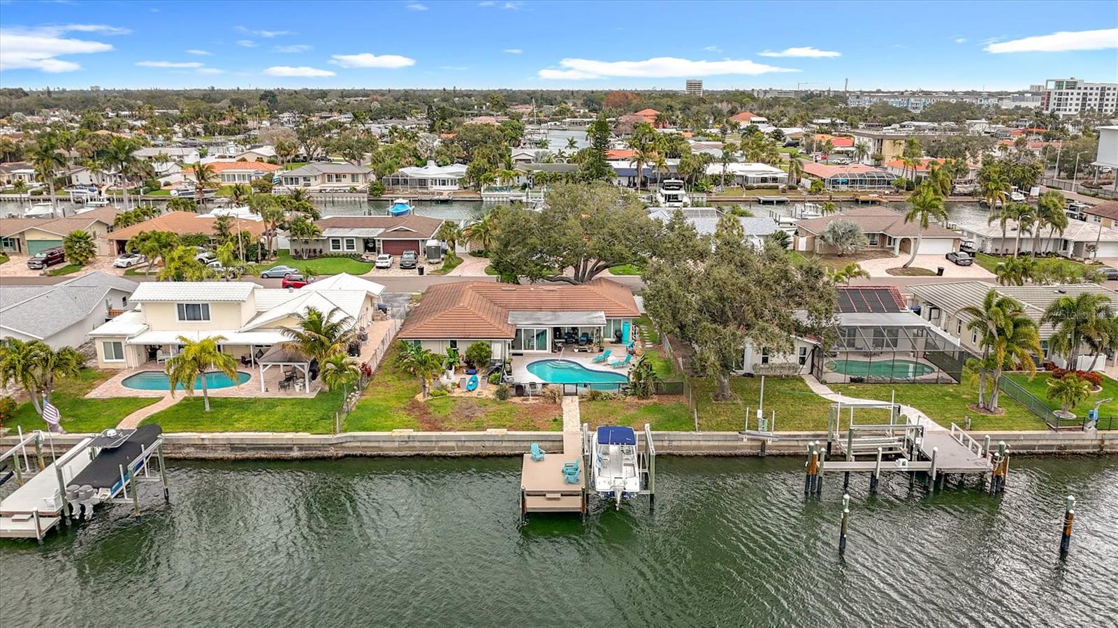 MAXIMO MOORINGS - Residential