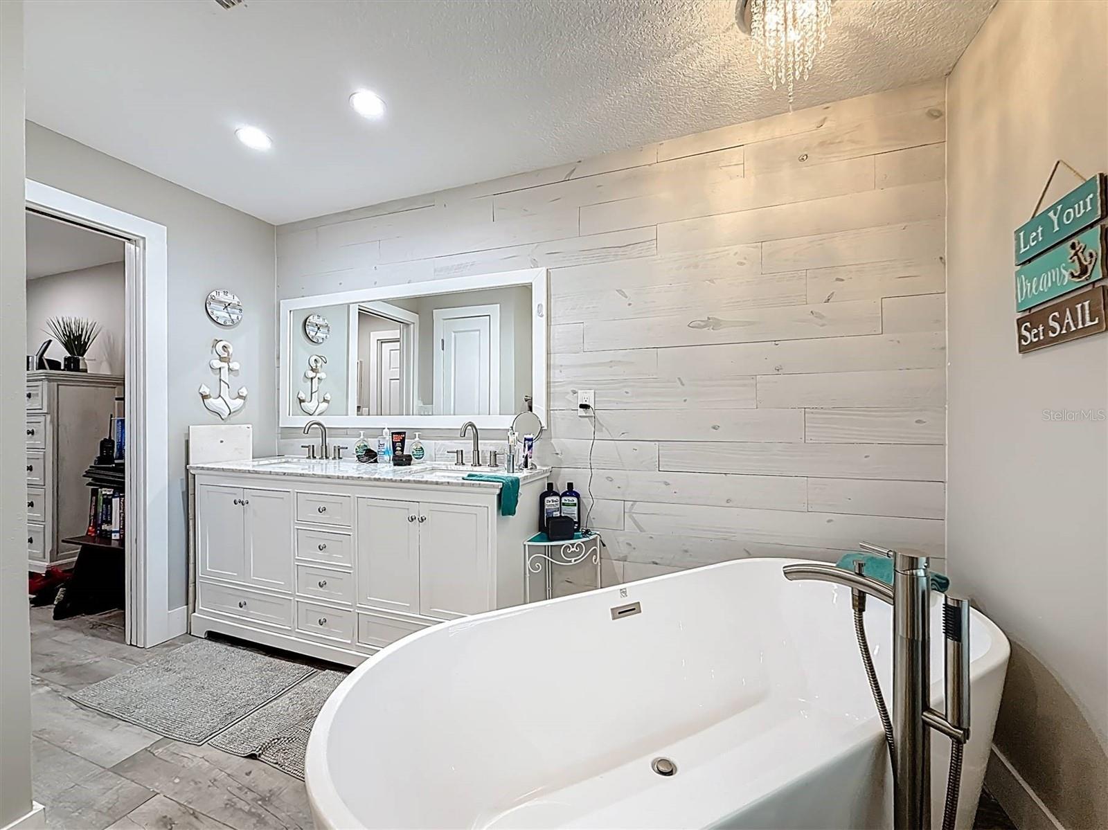 MAXIMO MOORINGS - Residential