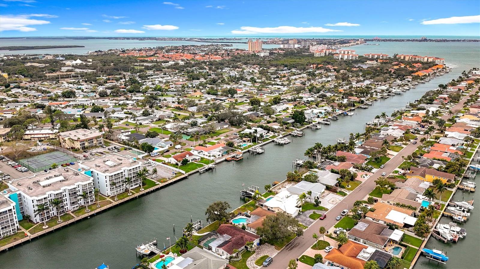 MAXIMO MOORINGS - Residential