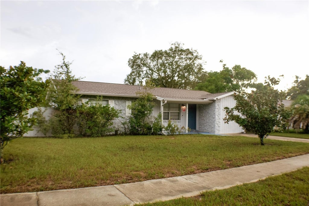 Photo of 6324 Lorenzo Avenue, Orlando, FL 32818 (MLS # O6437713)