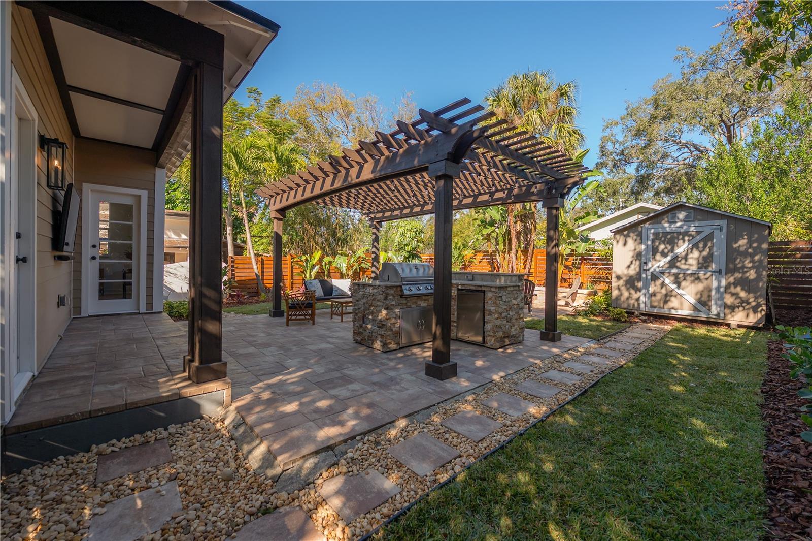 RIVERCREST - Residential