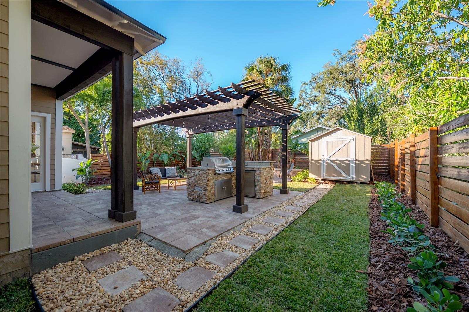 RIVERCREST - Residential