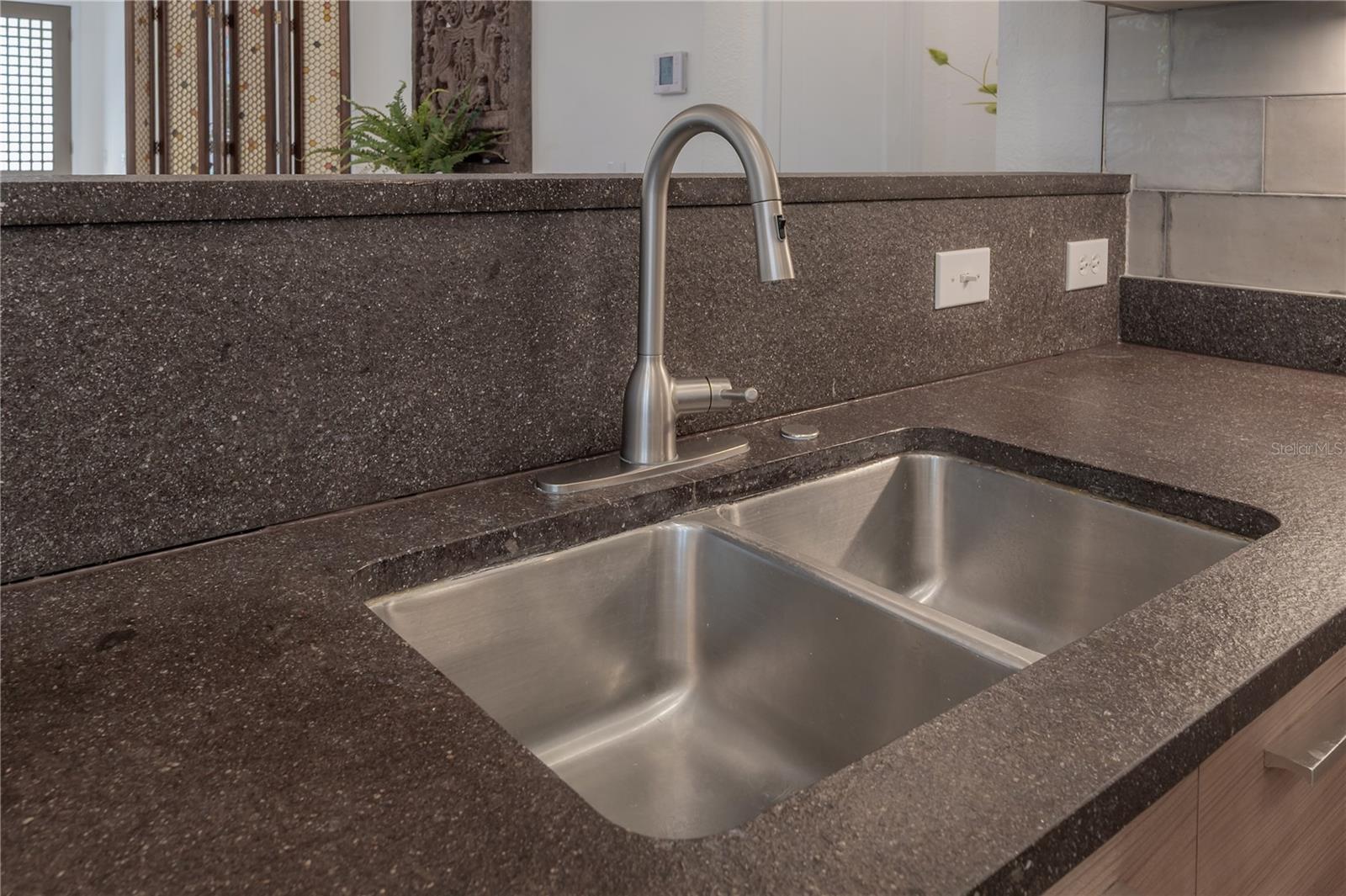 RIVERCREST - Residential