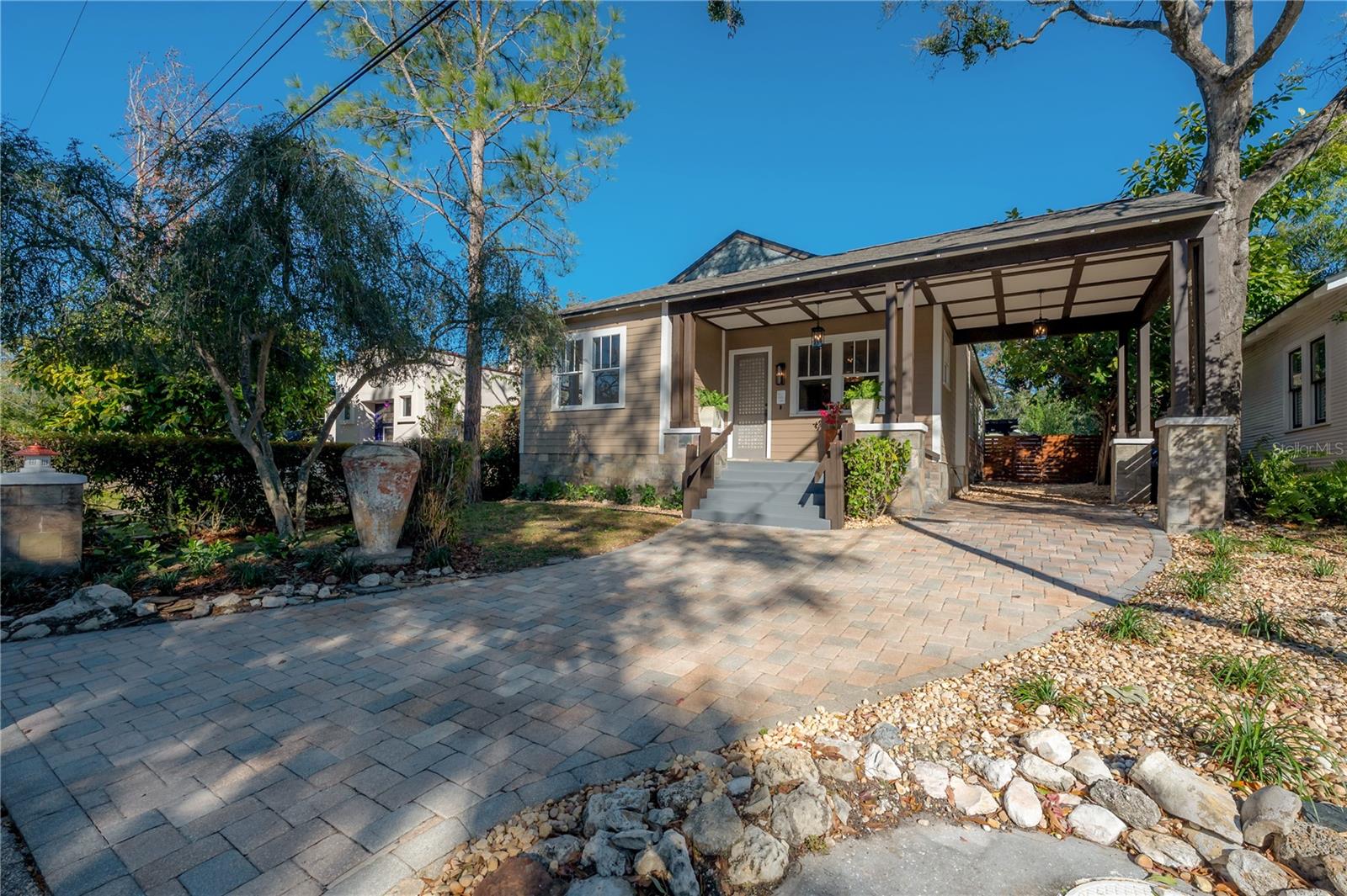 RIVERCREST - Residential